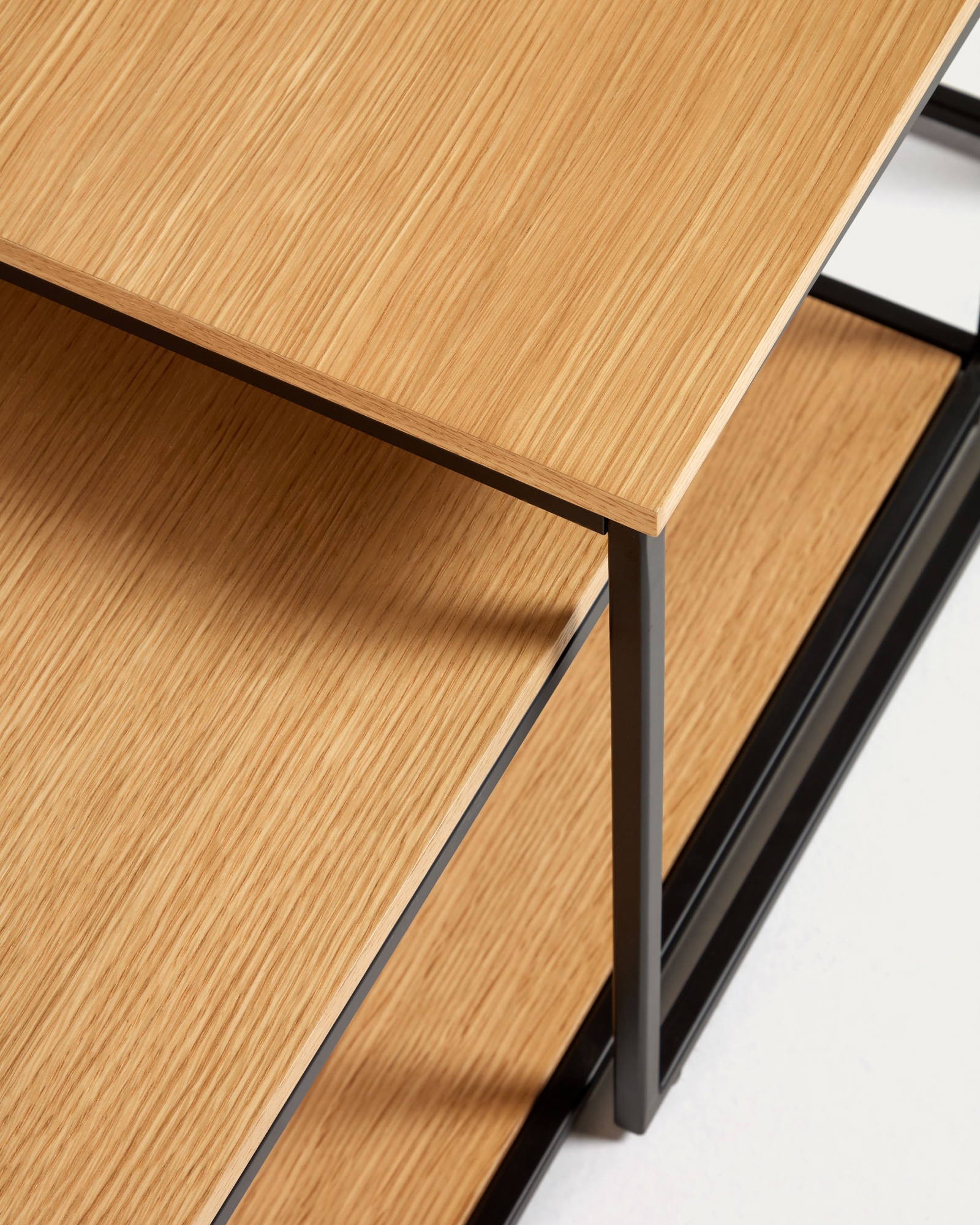 Yoana Набор из 2 столиков из дубового шпона и черного металла La Forma (ex Julia Grup)