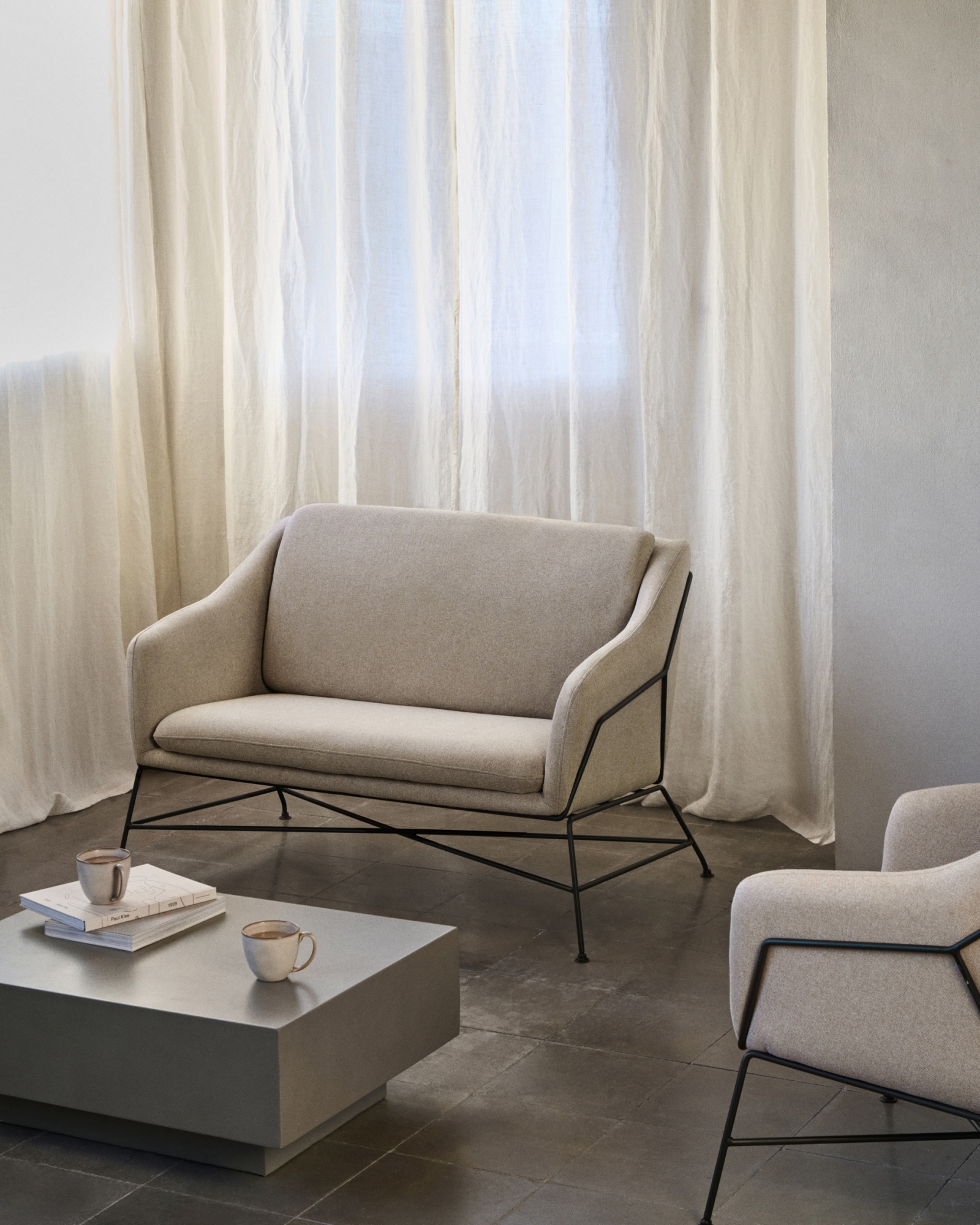 Brida 2-местный диван бежевого цвета на стальных ножках La Forma (ex Julia Grup)