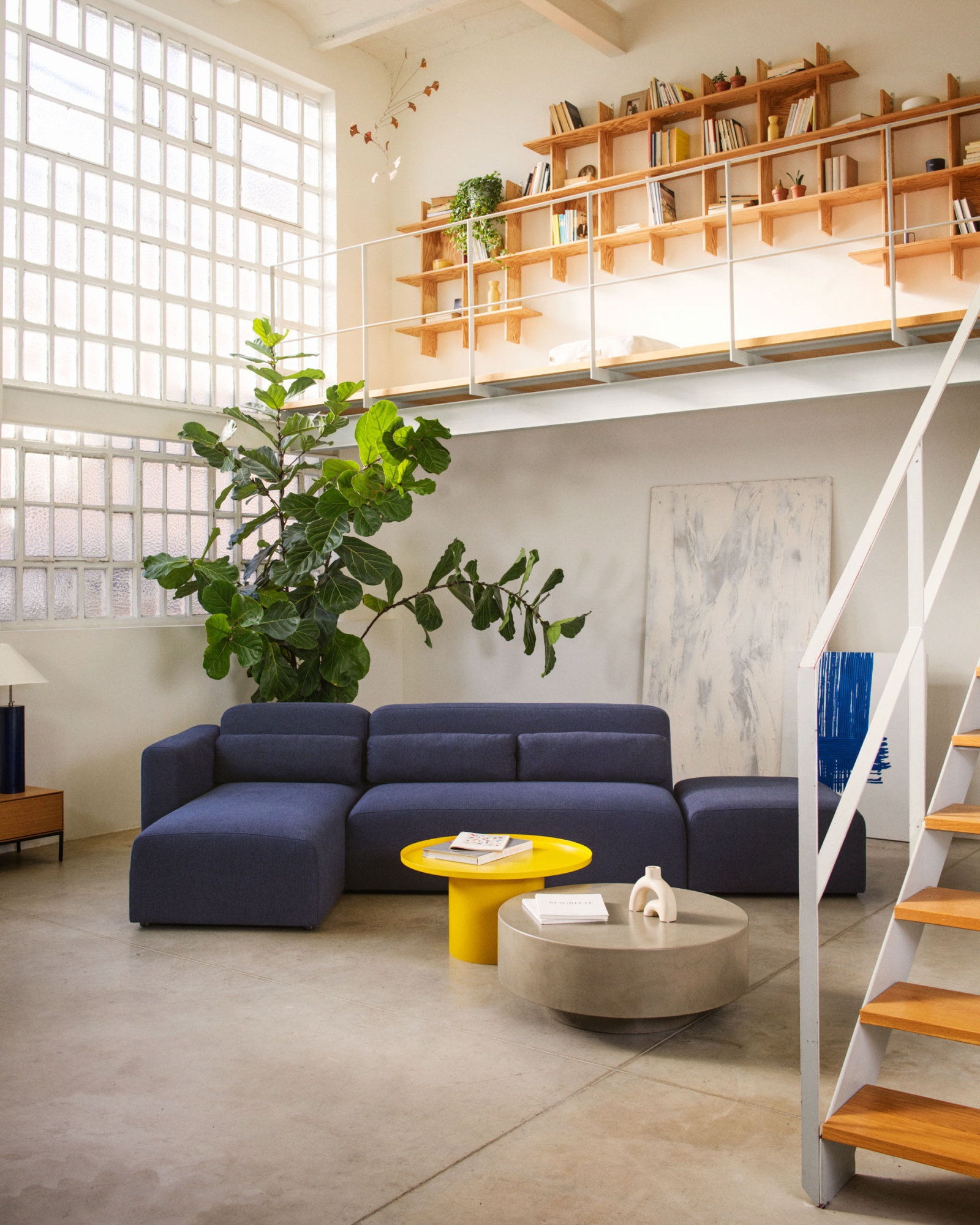 Fleksa Круглый журнальный столик из горчичного металла Ø 72 см La Forma (ex Julia Grup)