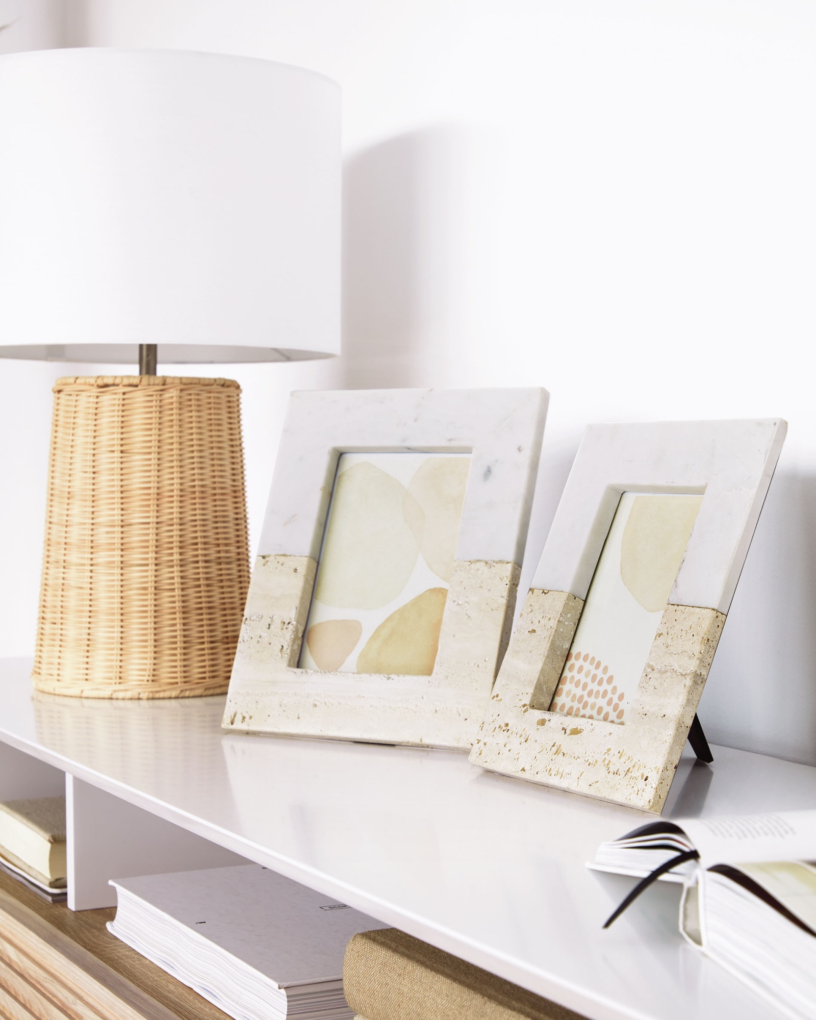 Рамка для фото Uria из белого мрамора и бежевого камня 25 x 20 см La Forma (ex Julia Grup)