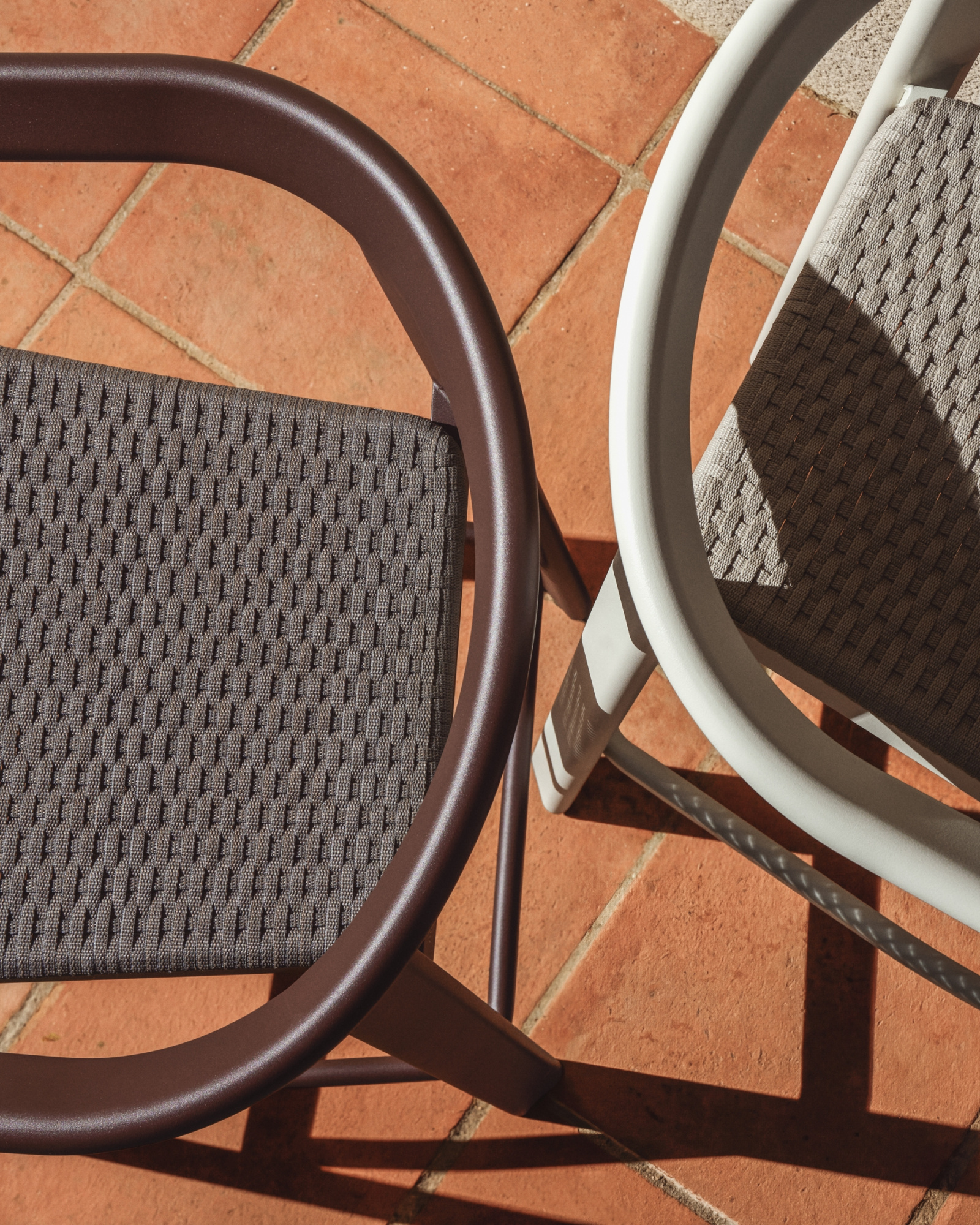 Уличный полубарный стул Erice из алюминия и веревки цвета экрю, 75 см La Forma 482229