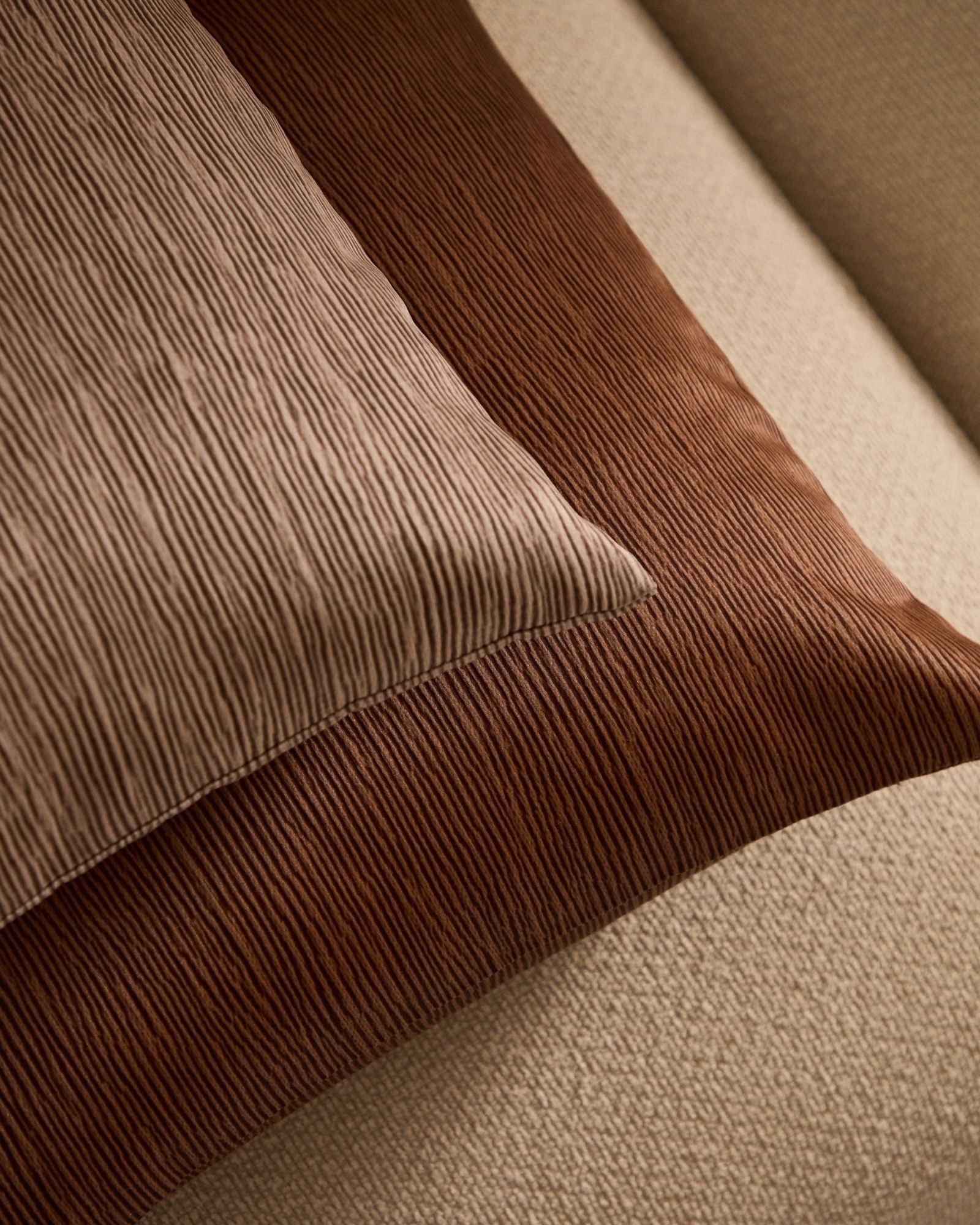 Чехол для подушки Mirca коричневый с фактурой 45 x 45 см La Forma (ex Julia Grup)