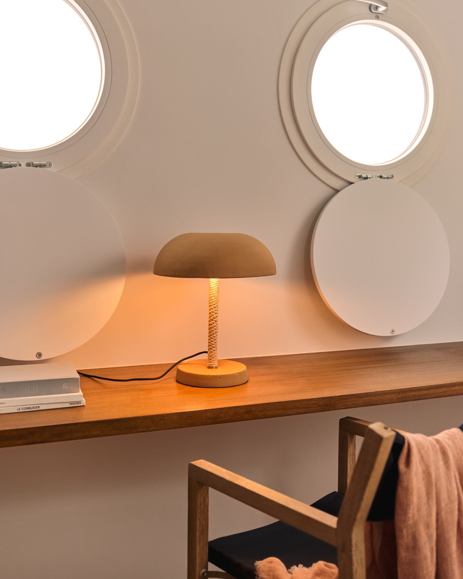 Настольная лампа Arinda из терракоты La Forma (ex Julia Grup)