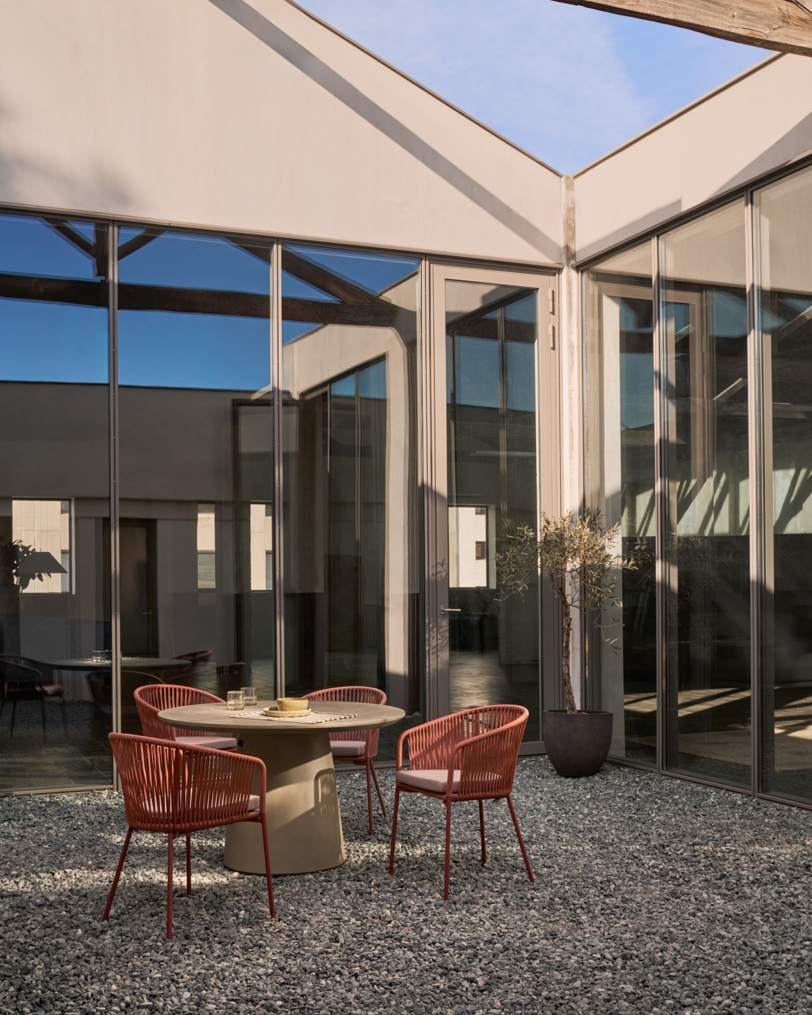 Цементный стол Itai, 120 см La Forma (ex Julia Grup)