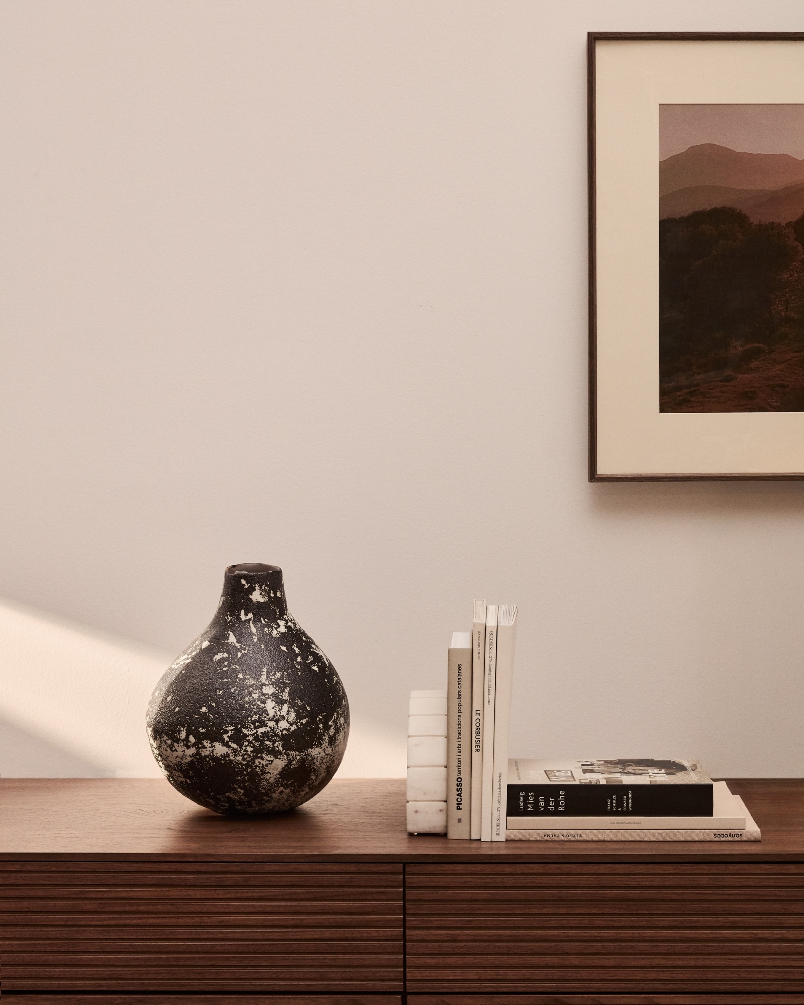 Orelin Керамическая ваза в черно-белом цвете 32 см La Forma (ex Julia Grup)