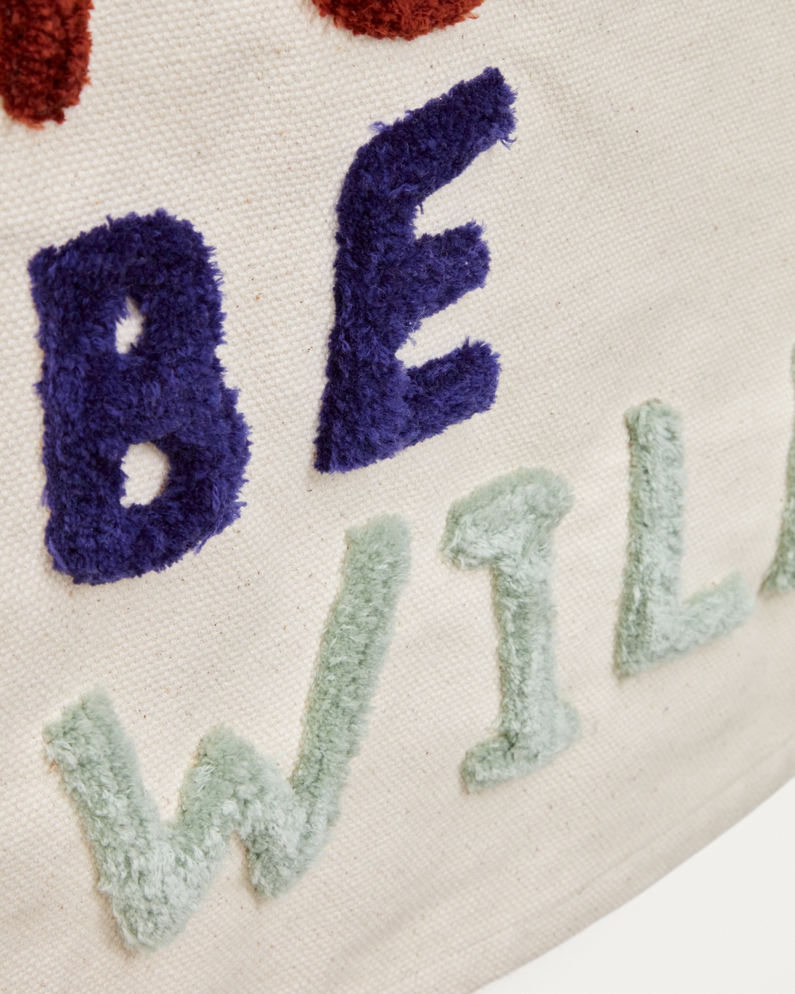 Zelda Гобелен из белого хлопка с разноцветными вышитыми буквами 40 x 50 см La Forma (ex Julia Grup)