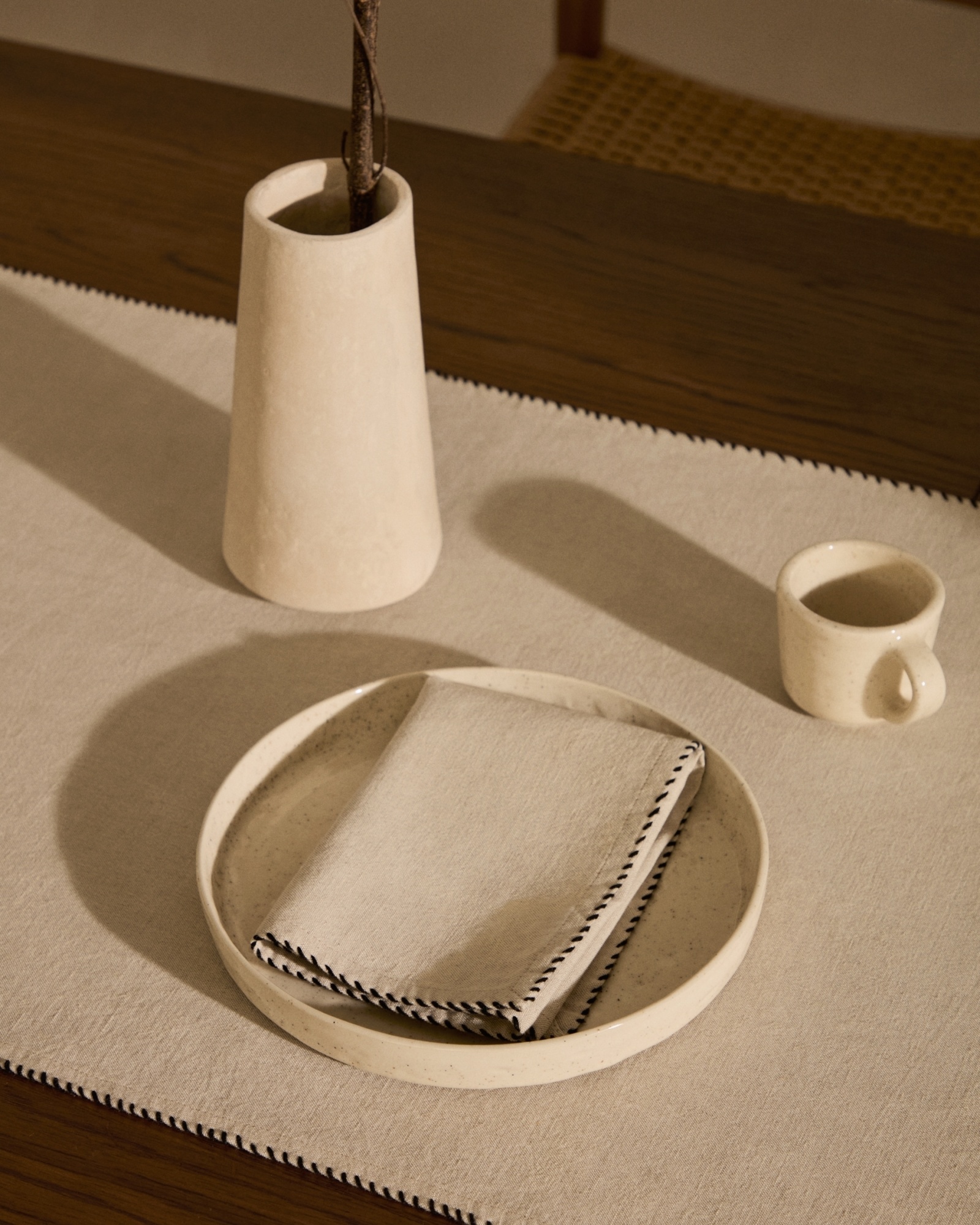 Analy Стул из массива дуба с отделкой под орех и сиденьем из веревки La Forma (ex Julia Grup)