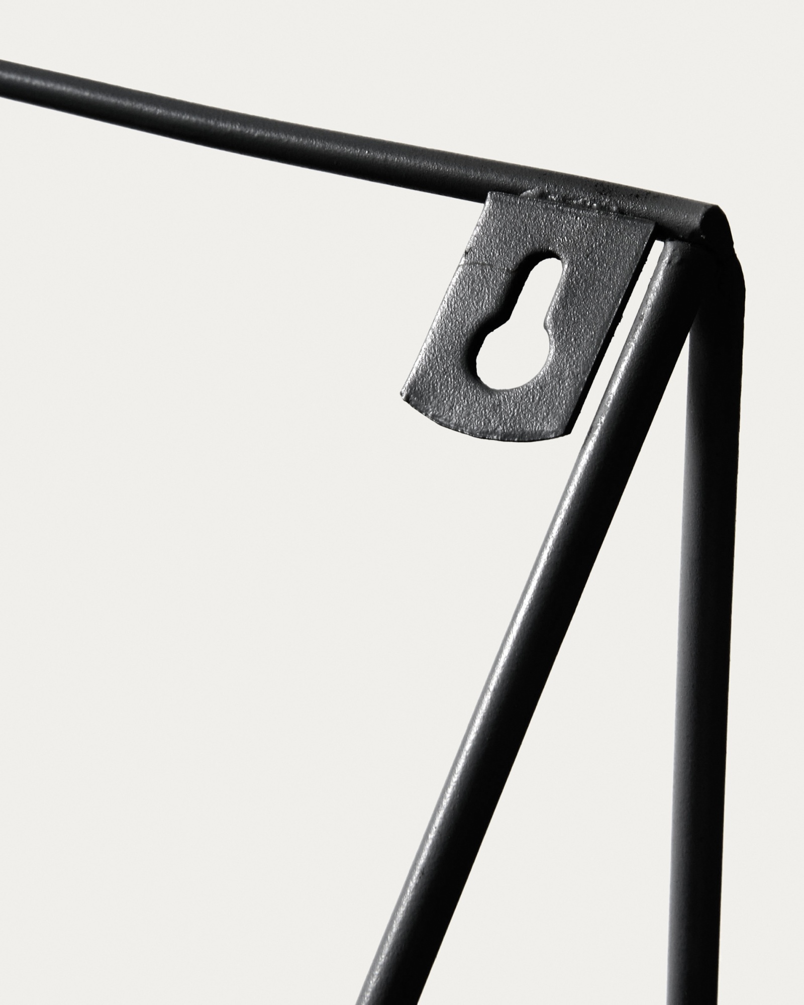 Настенная полка Upp металлическая черная La Forma (ex Julia Grup)