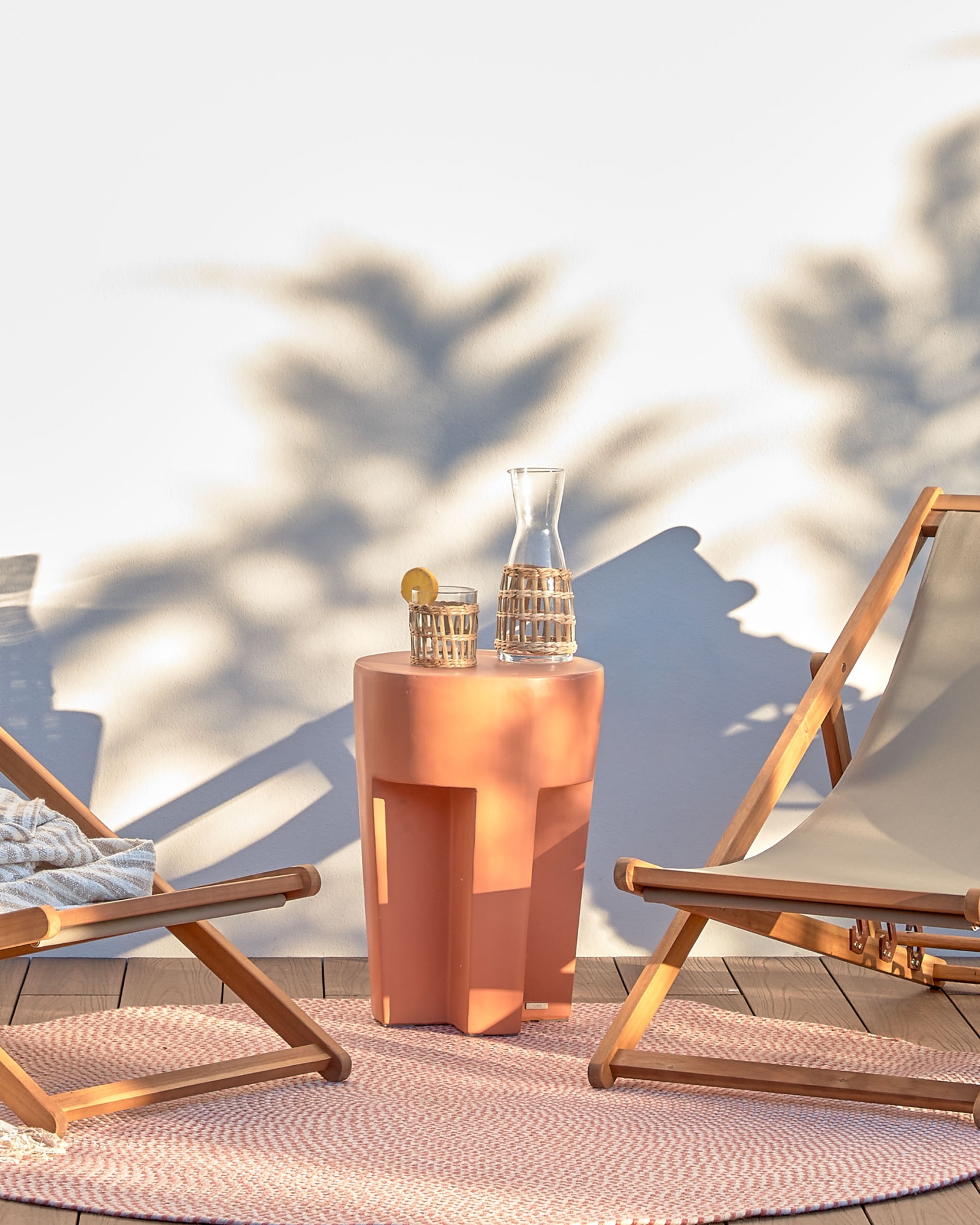 Приставной столик Vilena из терракоты Ø 33 см La Forma (ex Julia Grup)