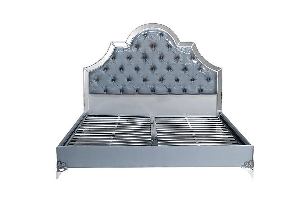 Кровать двуспальная с зеркальными вставками Garda Decor KFC1096