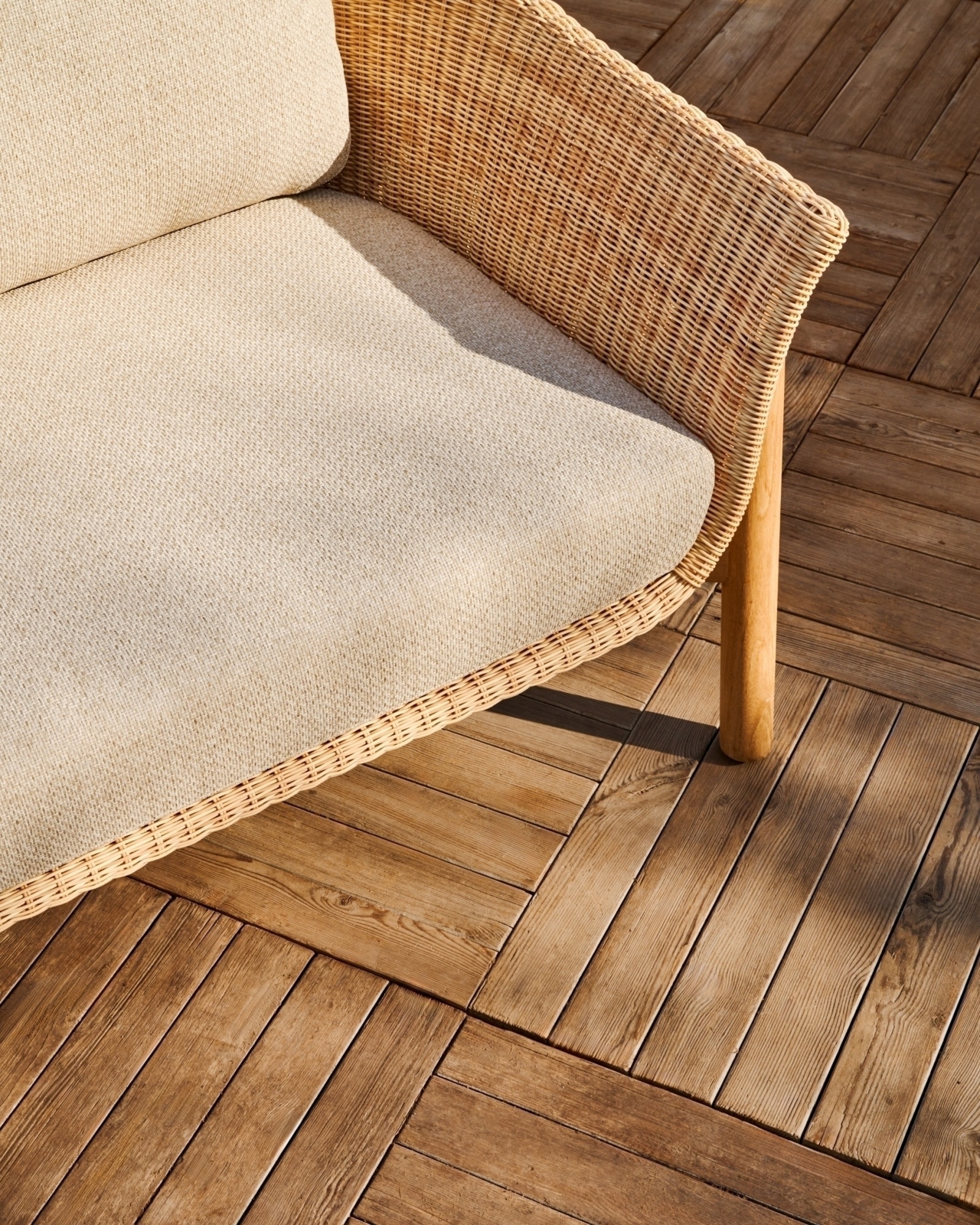 Двухместный диван Galea из тикового дерева и синтетического ротанга 170,5 см La Forma (ex Julia Grup)