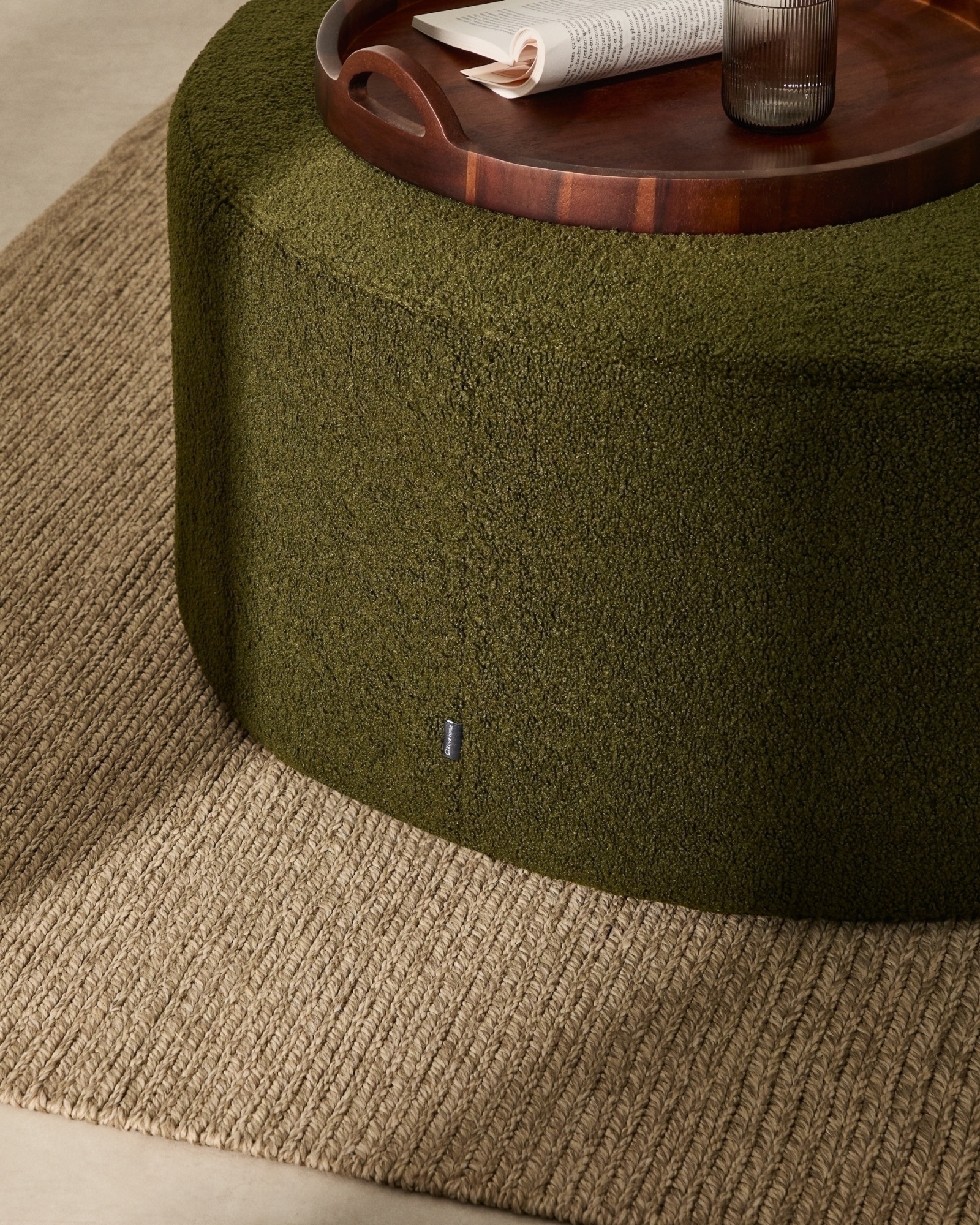 Пуф Kaeli со съемным чехлом из зеленого букле Ø 90 см La Forma (ex Julia Grup)