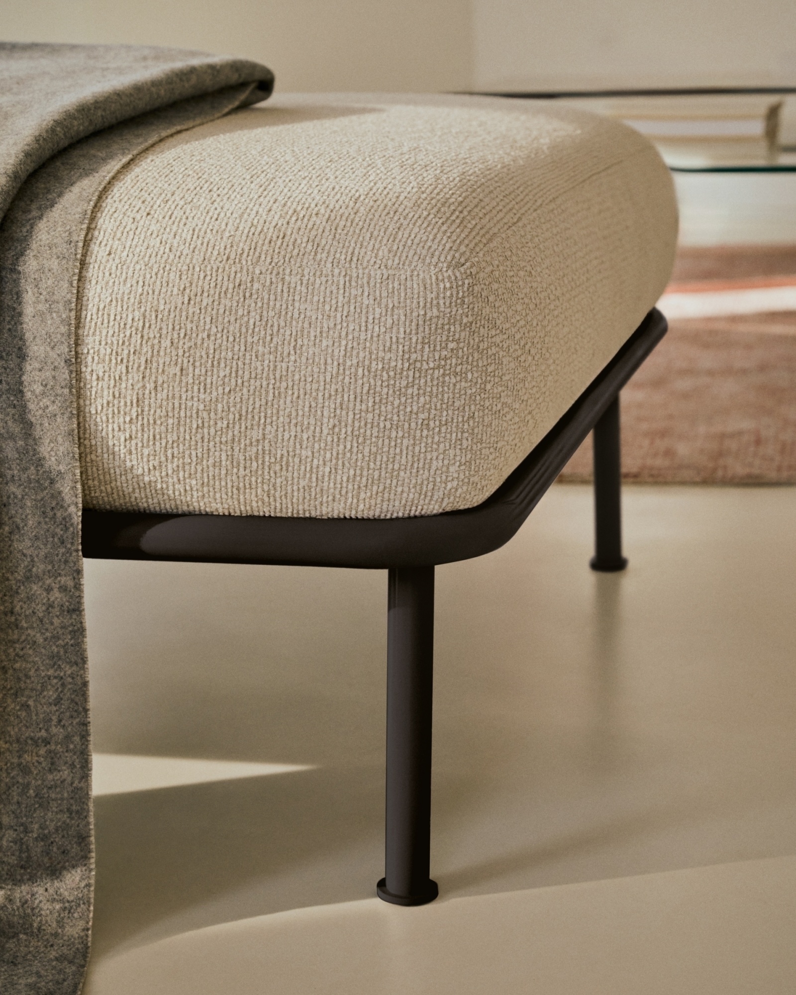 Пуф для ног Aurum цвета экрю 85 x 85 см La Forma (ex Julia Grup)