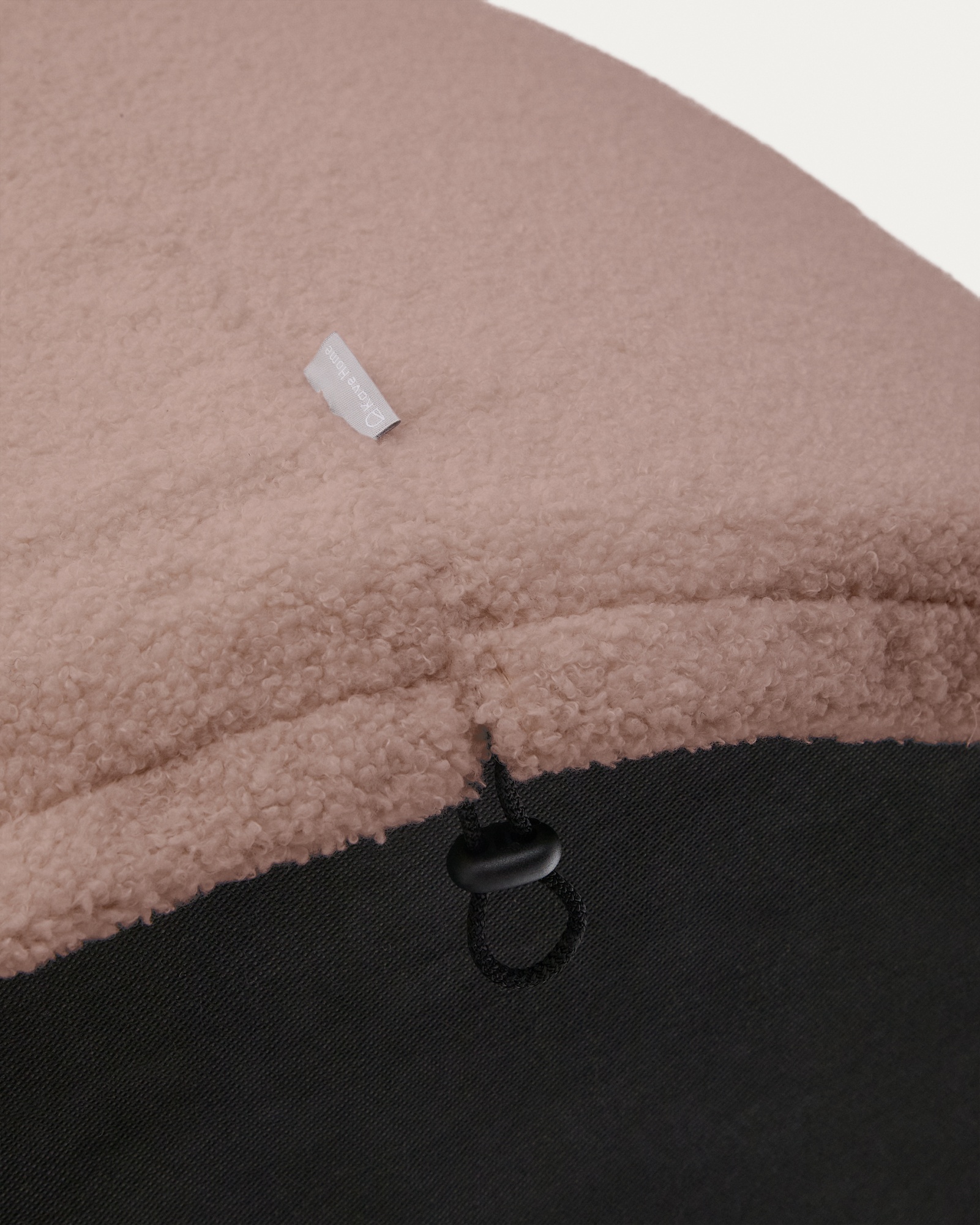 Чехол на пуф Kaeli из розового букле Ø 90 см La Forma (ex Julia Grup)