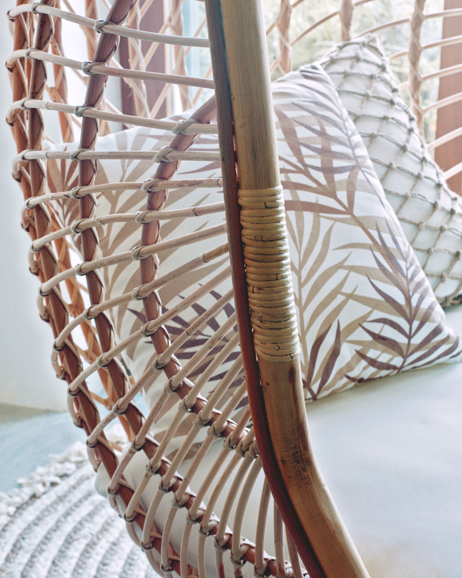 Подвесное кресло Ekaterina (без стойки) La Forma (ex Julia Grup) Подвесное кресло Ekaterina (без стойки) La Forma (ex Julia Grup)