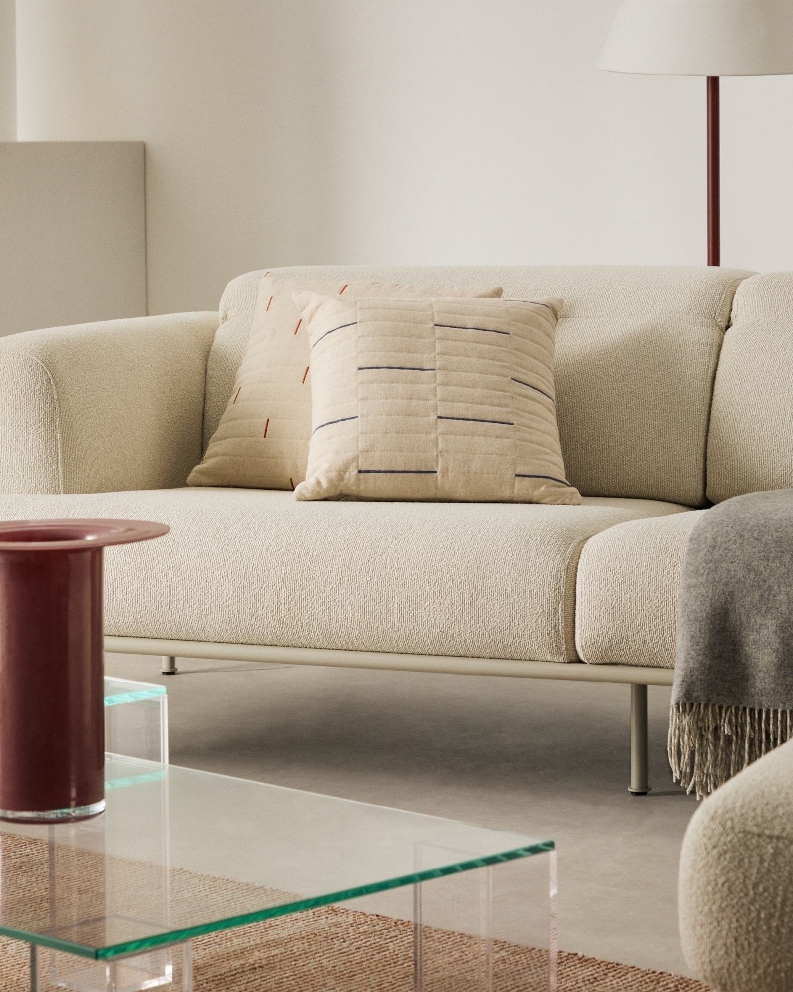 Чехол на подушку Blaina из белого льна с синей вышивкой 45 x 45 см La Forma (ex Julia Grup)