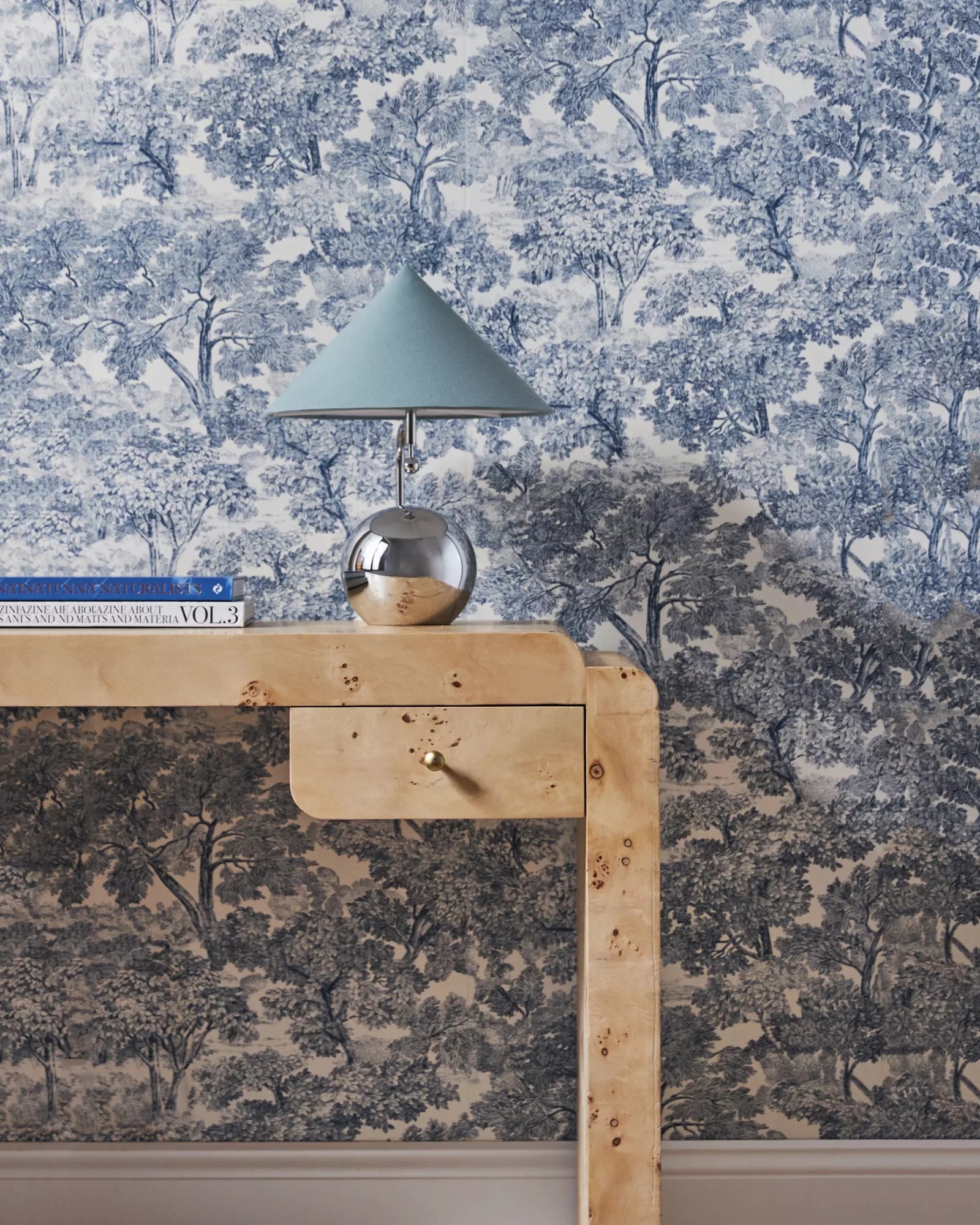 Серебристая лампа Шанталь с мятным конусным абажуром Louvre Home LTL310325XNP