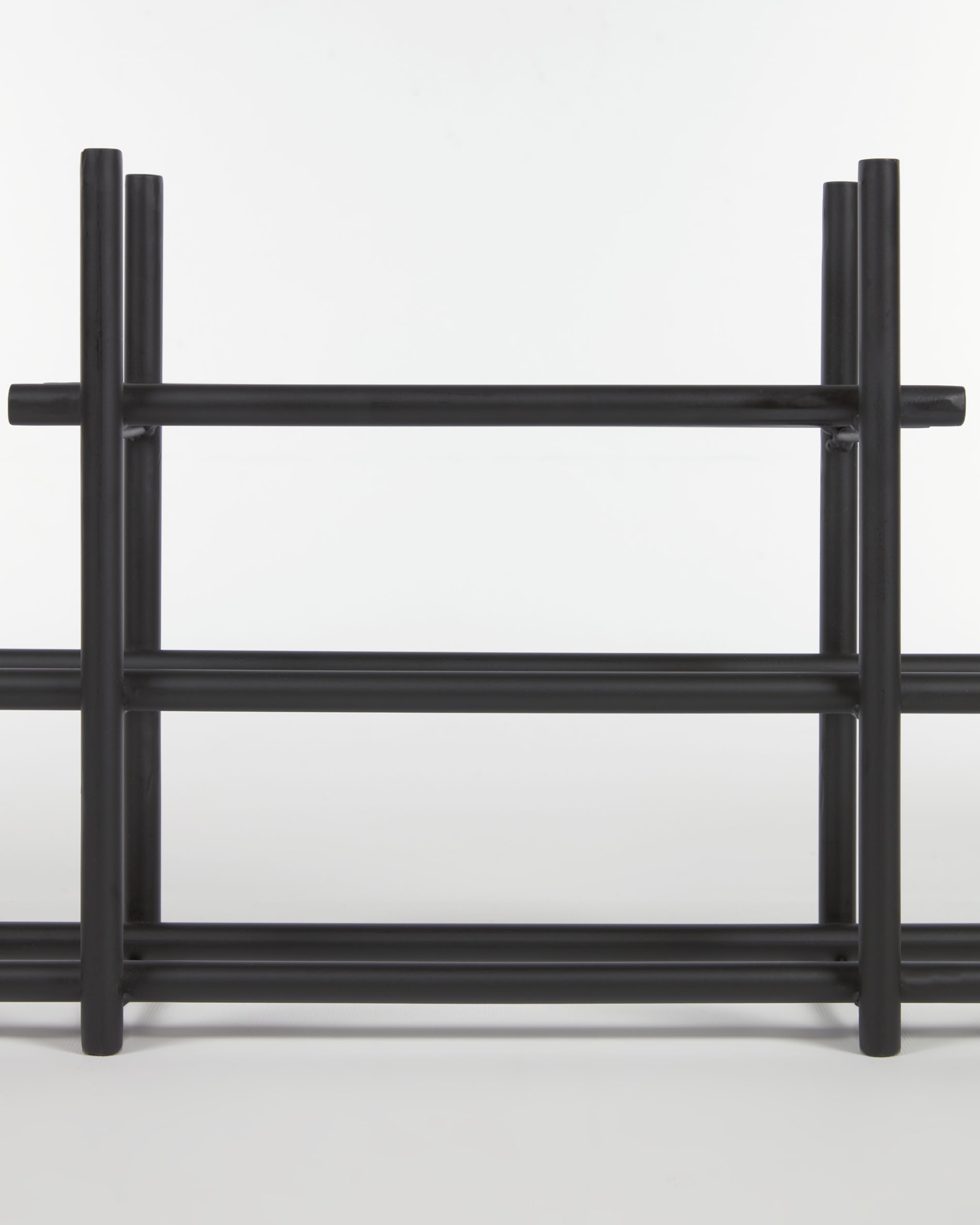 Shizu Винная полка из черного металла La Forma (ex Julia Grup)