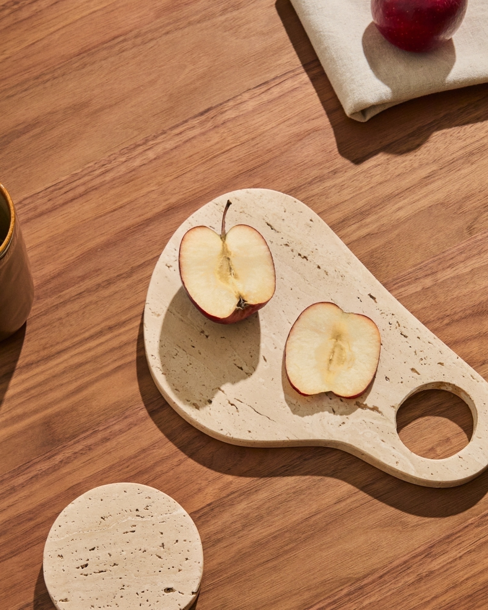 Сервировочная доска Zera из бежевого мрамора La Forma (ex Julia Grup)