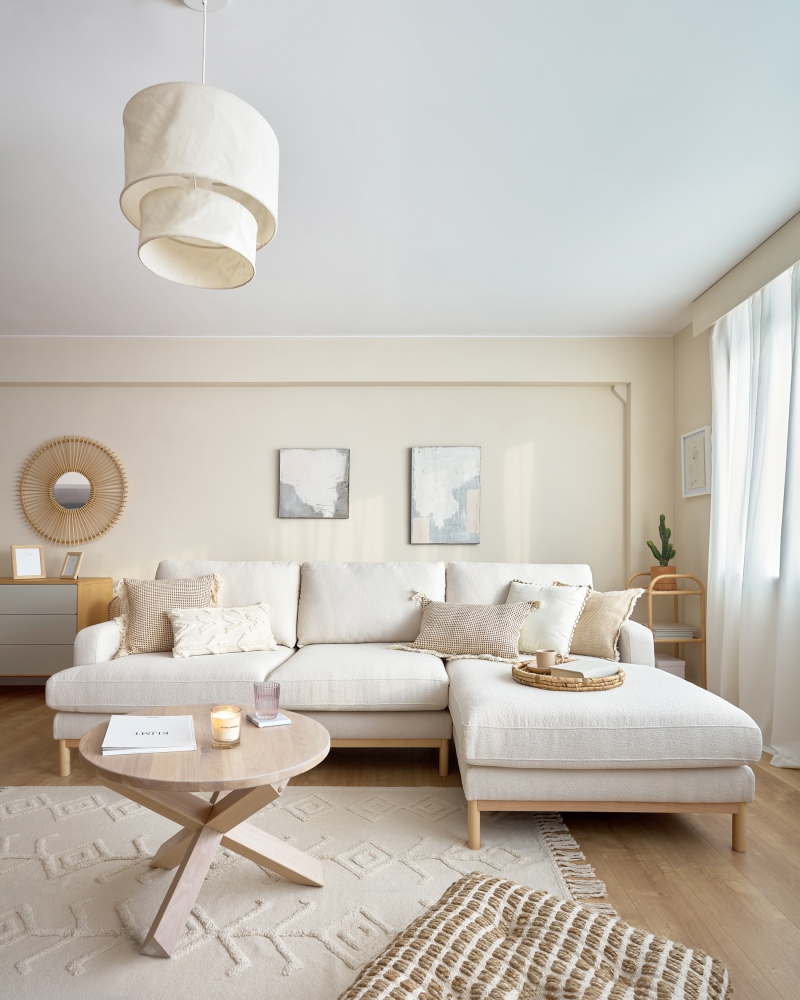 Mihaela 3-местный диван с правым шезлонгом из белого микробукле 264 см La Forma (ex Julia Grup)