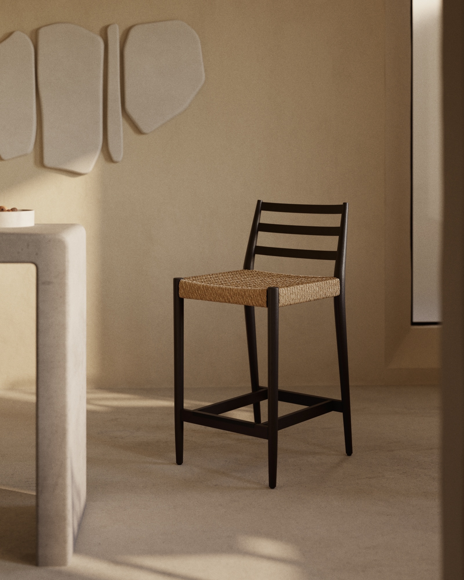 Analy Барный стул из массива дуба с черной отделкой и сиденьем из веревки 70 см La Forma (ex Julia Grup)