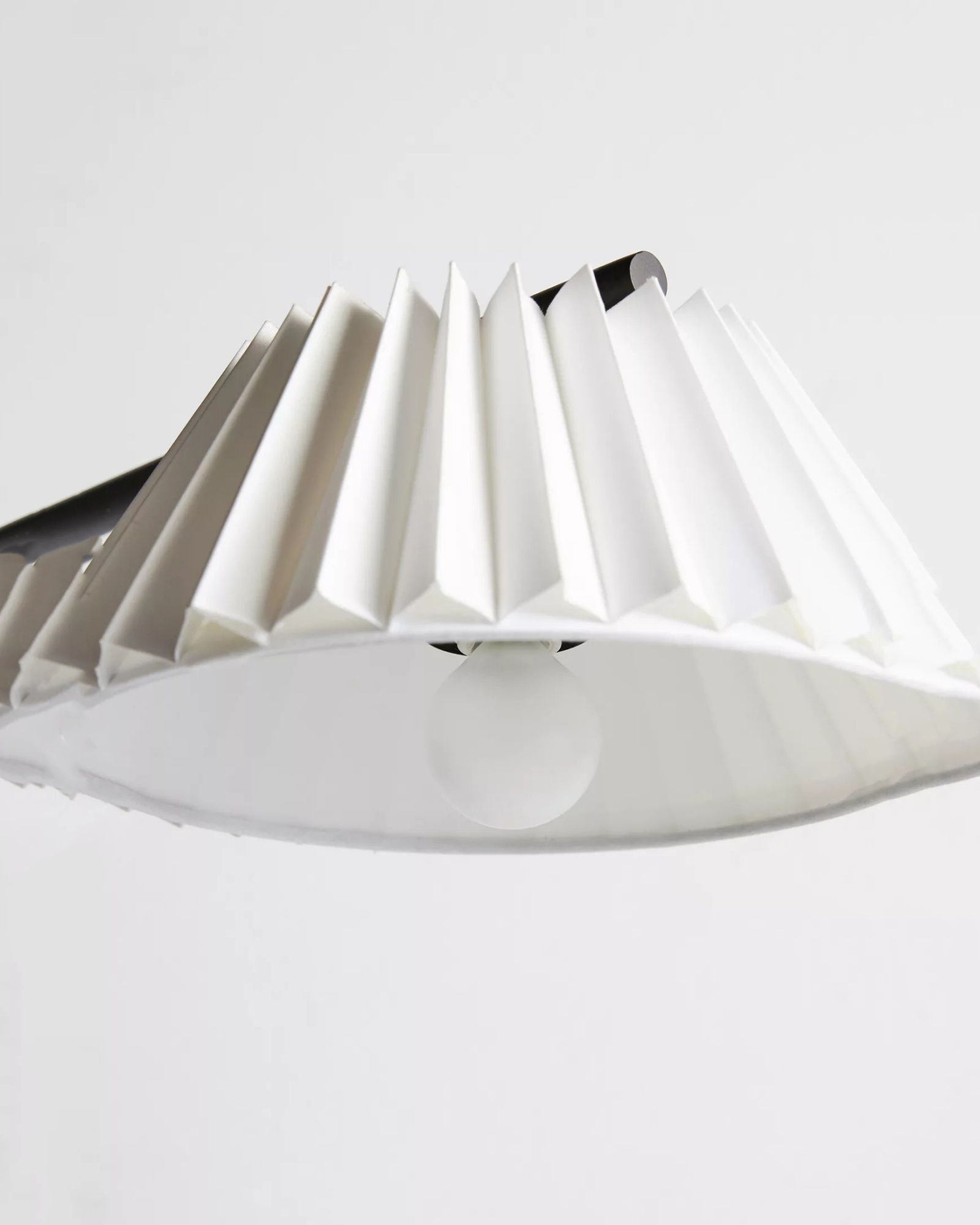 Черное поворотное бра Харриетт [Правое] Louvre Home LHLSC290324SWL