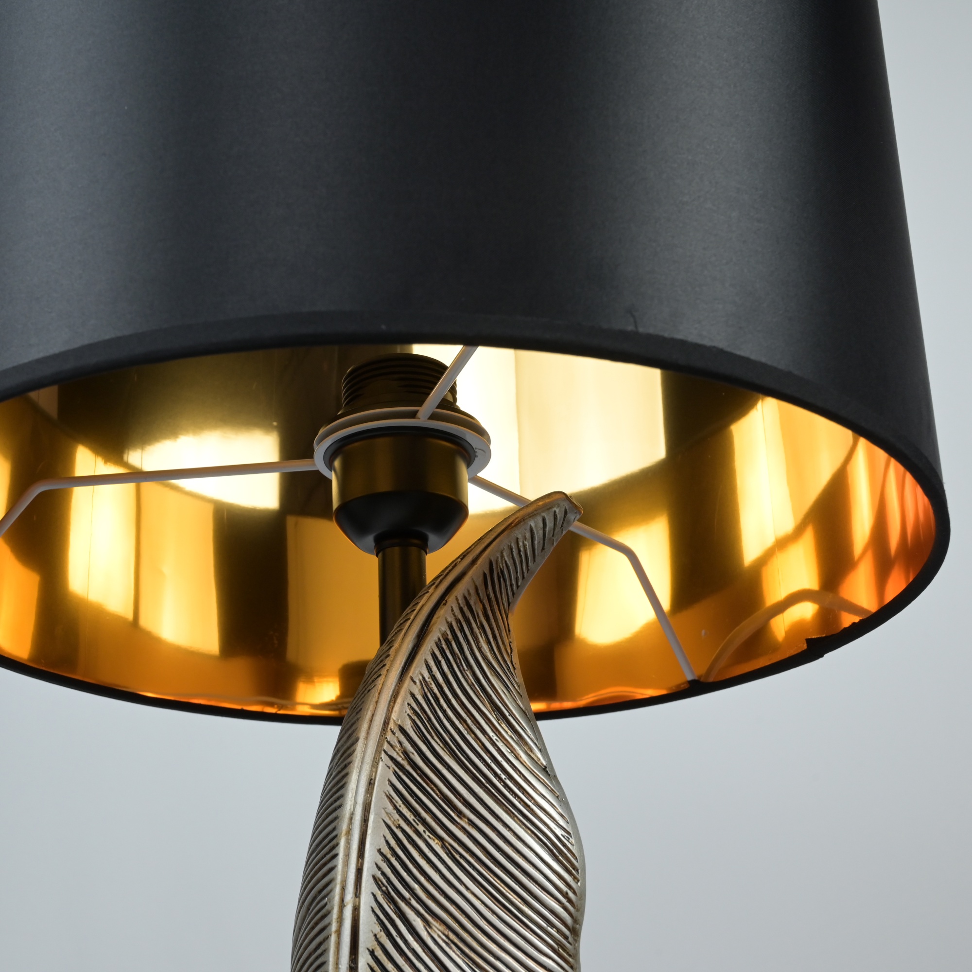 Настольная лампа Raveno Black L59 by ImperiumLoft