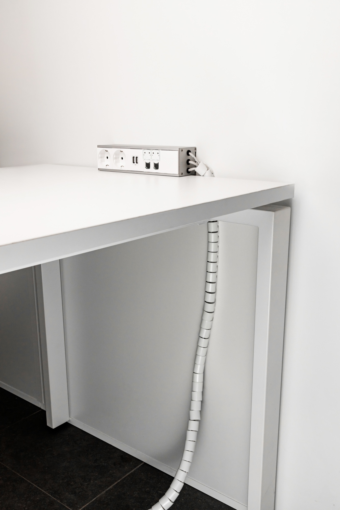 Настольный розеточный блок Donolux DDSB8