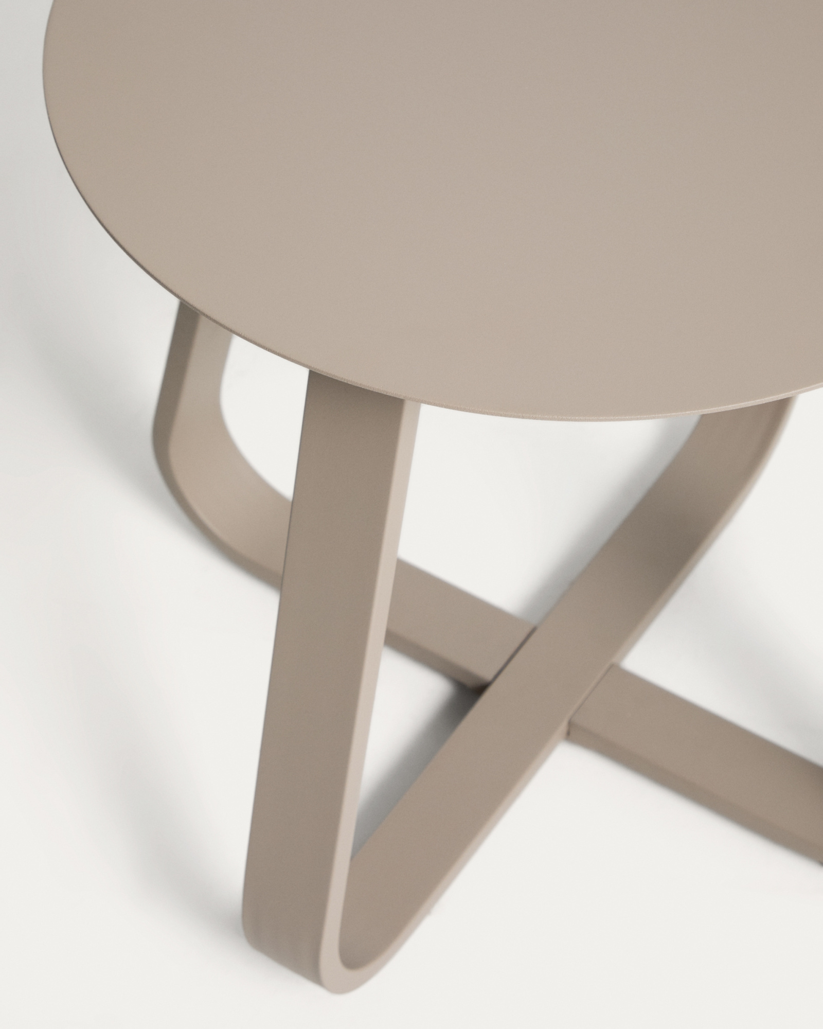 Уличный столик Tamaris из алюминия цвета таупе Ø48 см La Forma 482640