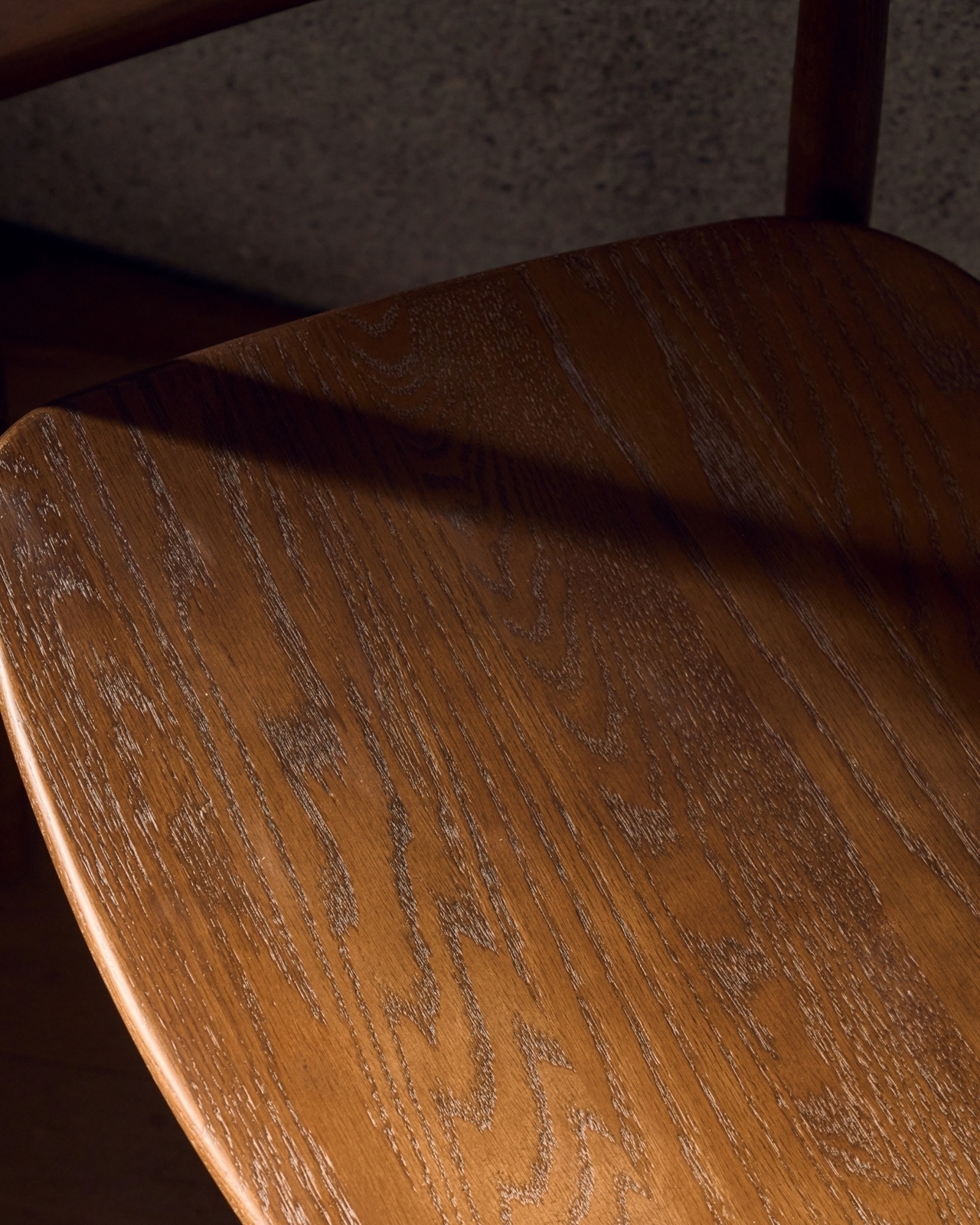 Стул Fondes из массива дуба с отделкой ореха FSC Mix Credit La Forma (ex Julia Grup)