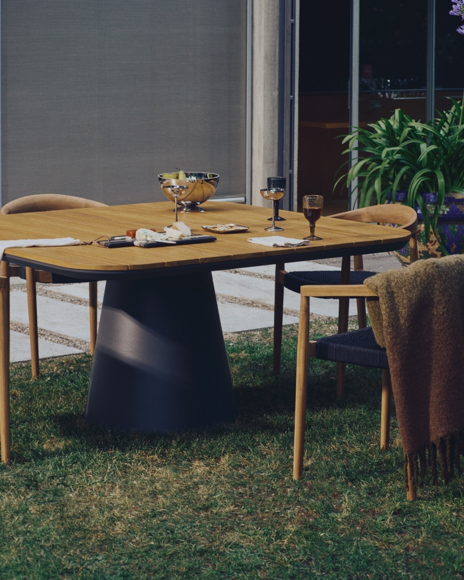 Tudons Садовый стол из алюминия серого цвета La Forma (ex Julia Grup)