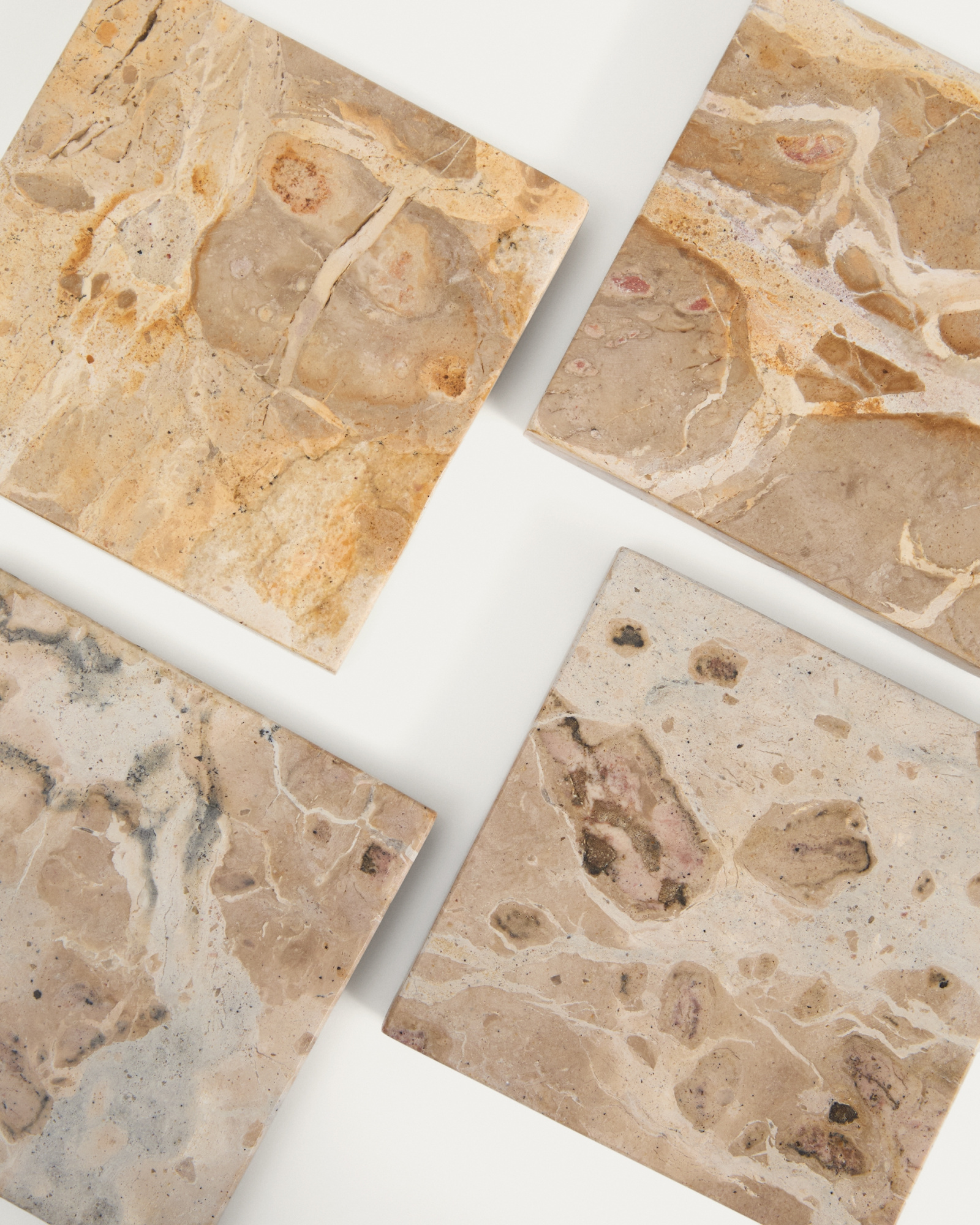 Набор из 4 квадратных подставок Malder из бежевого мрамора La Forma 451187