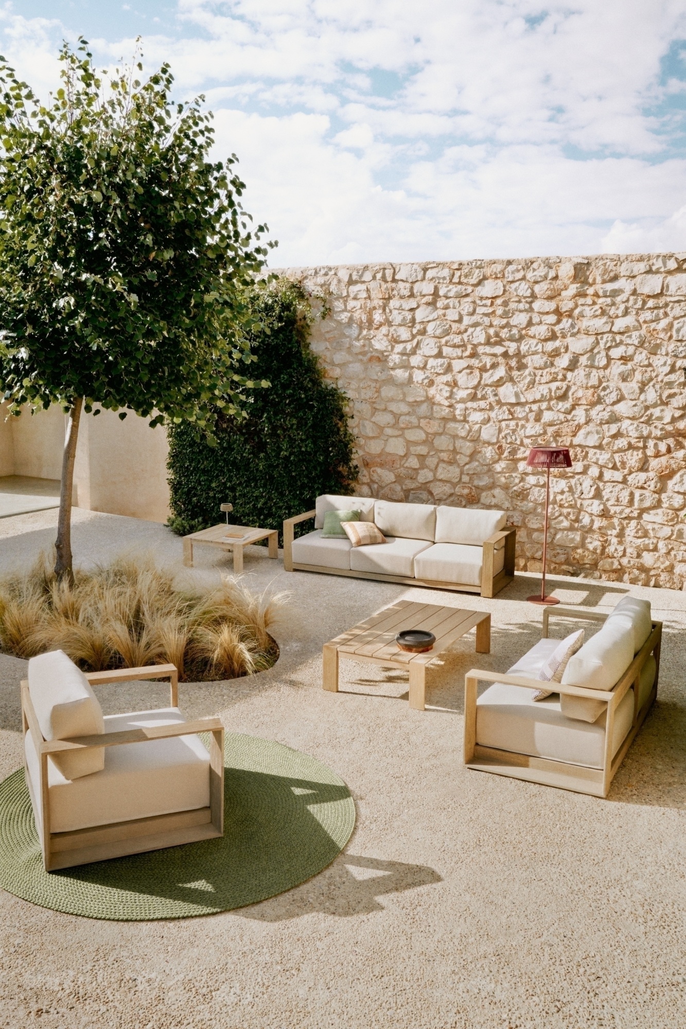 Диван Ambra 2-местный уличный из акации со светлой отделкой 174 см La Forma (ex Julia Grup)