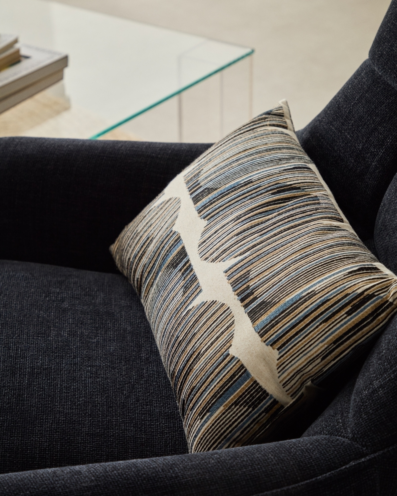 Чехол на подушку Log с разноцветной графической вышивкой 30 х 50 La Forma (ex Julia Grup)