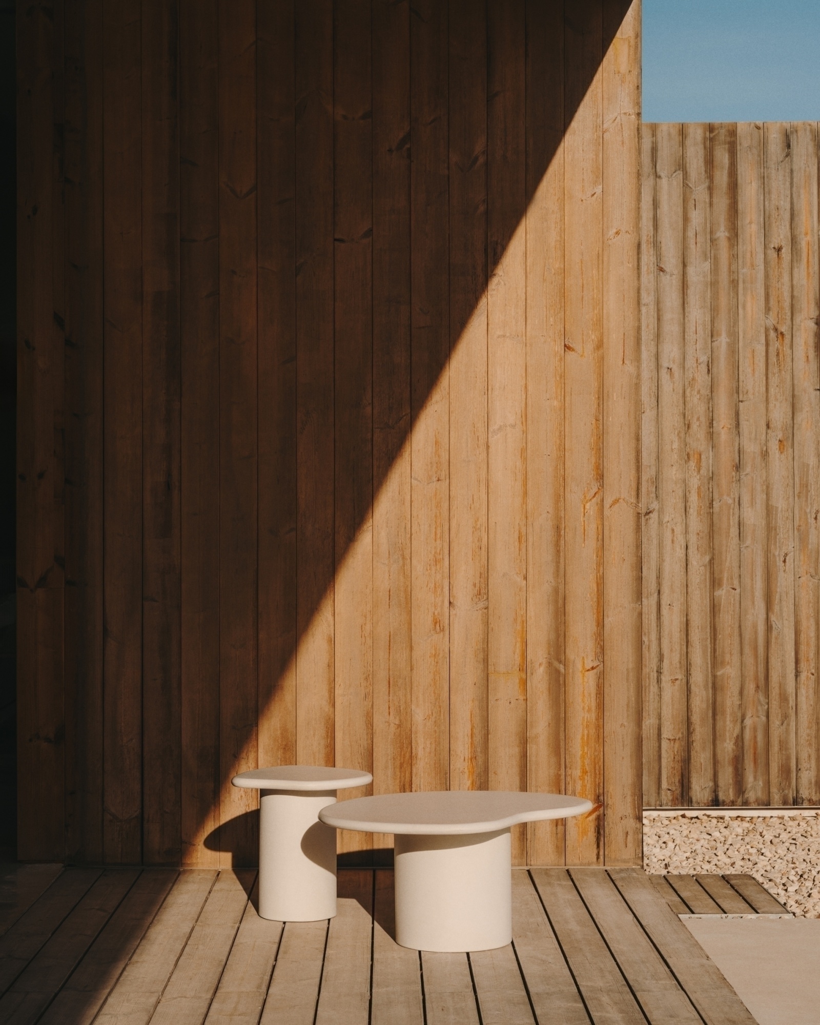 Приставной столик из белого цемента Macarella 48 x 47 см La Forma (ex Julia Grup)