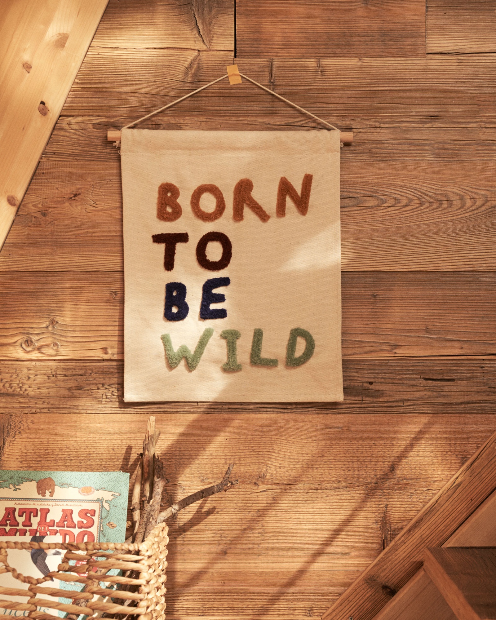 Zelda Гобелен из белого хлопка с разноцветными вышитыми буквами 40 x 50 см La Forma (ex Julia Grup)