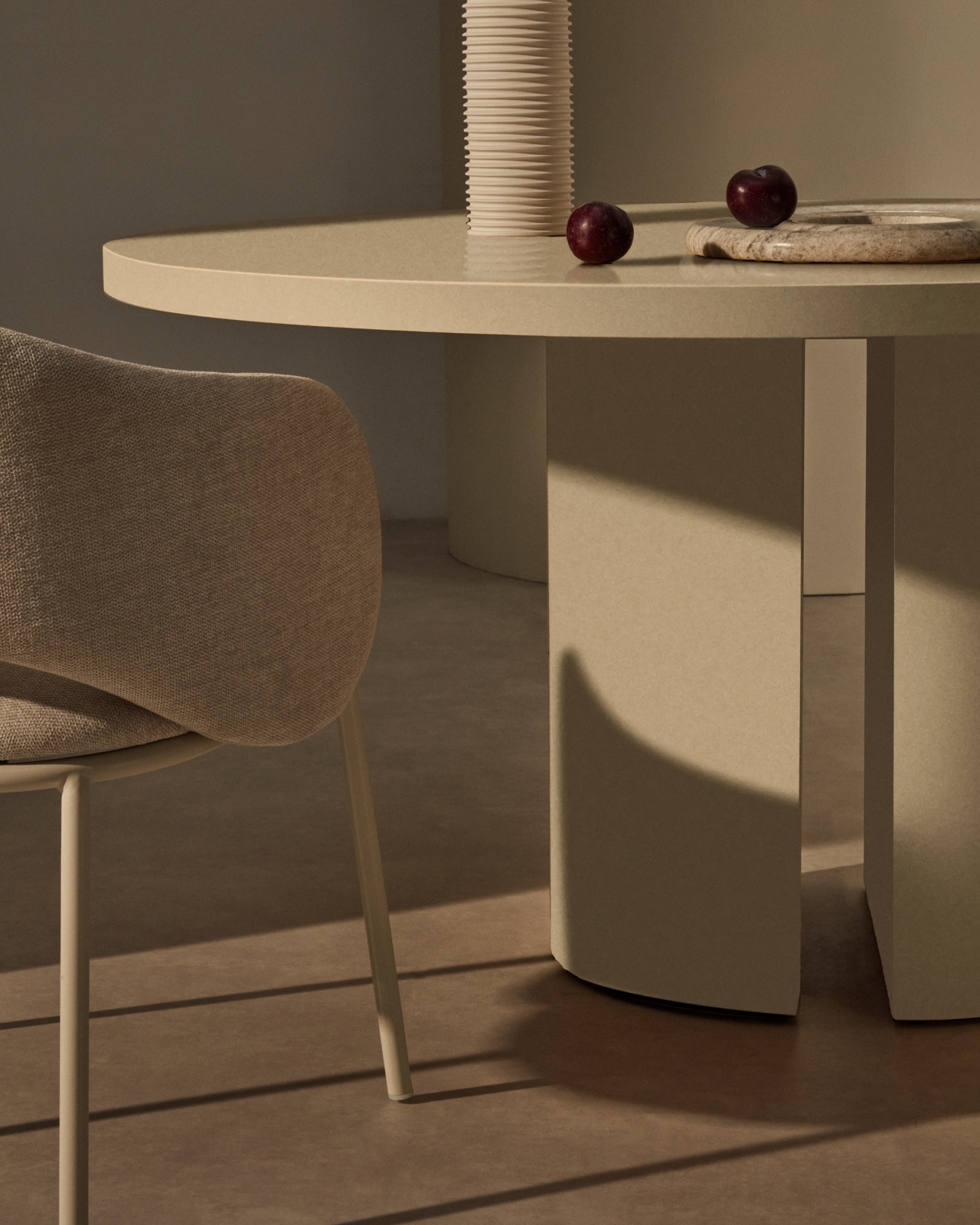 Круглый стол Nealy из лакированного МДФ в отделке экрю, Ø 150 см La Forma (ex Julia Grup)