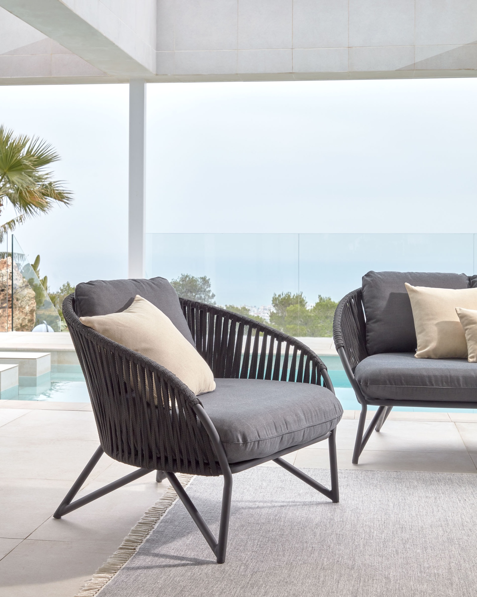 Веревочное кресло Branzie черное La Forma (ex Julia Grup)