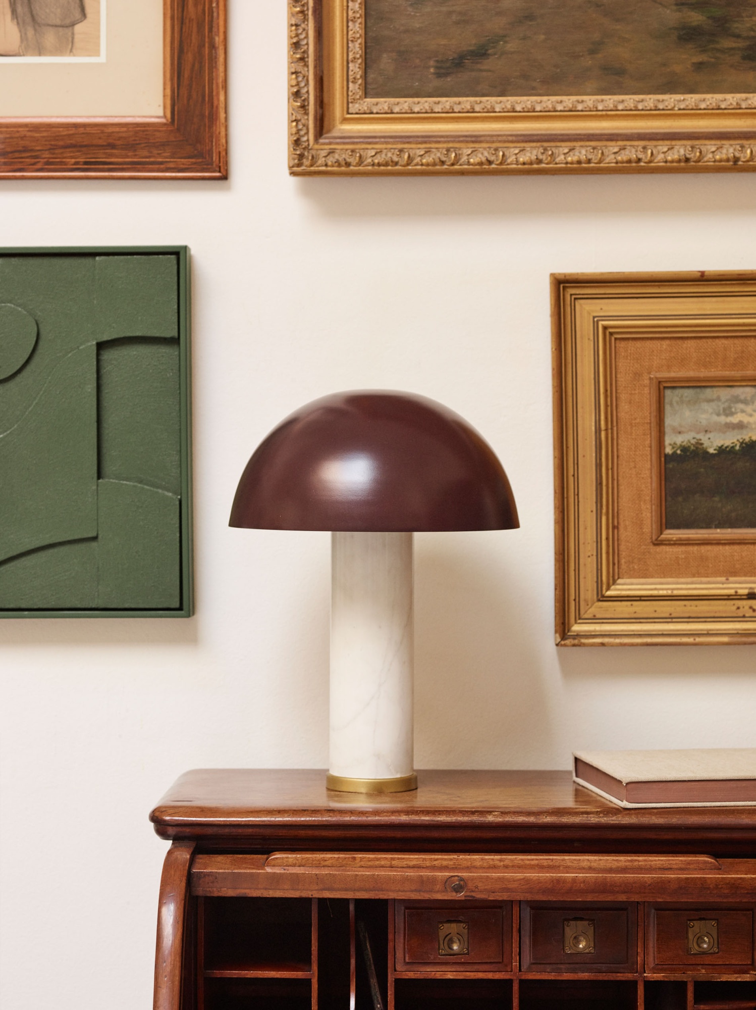 Zorione Настольная лампа из белого мрамора и металла с коричневой отделкой La Forma (ex Julia Grup)