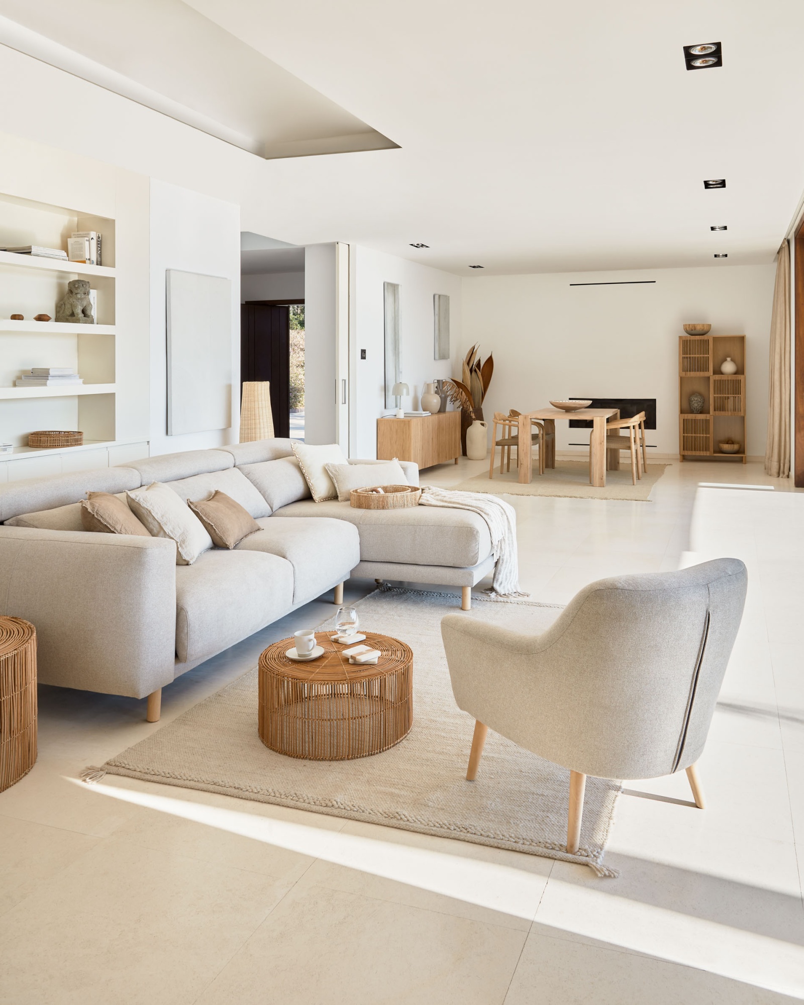 Candela Кресло из бежевой ткани La Forma (ex Julia Grup)