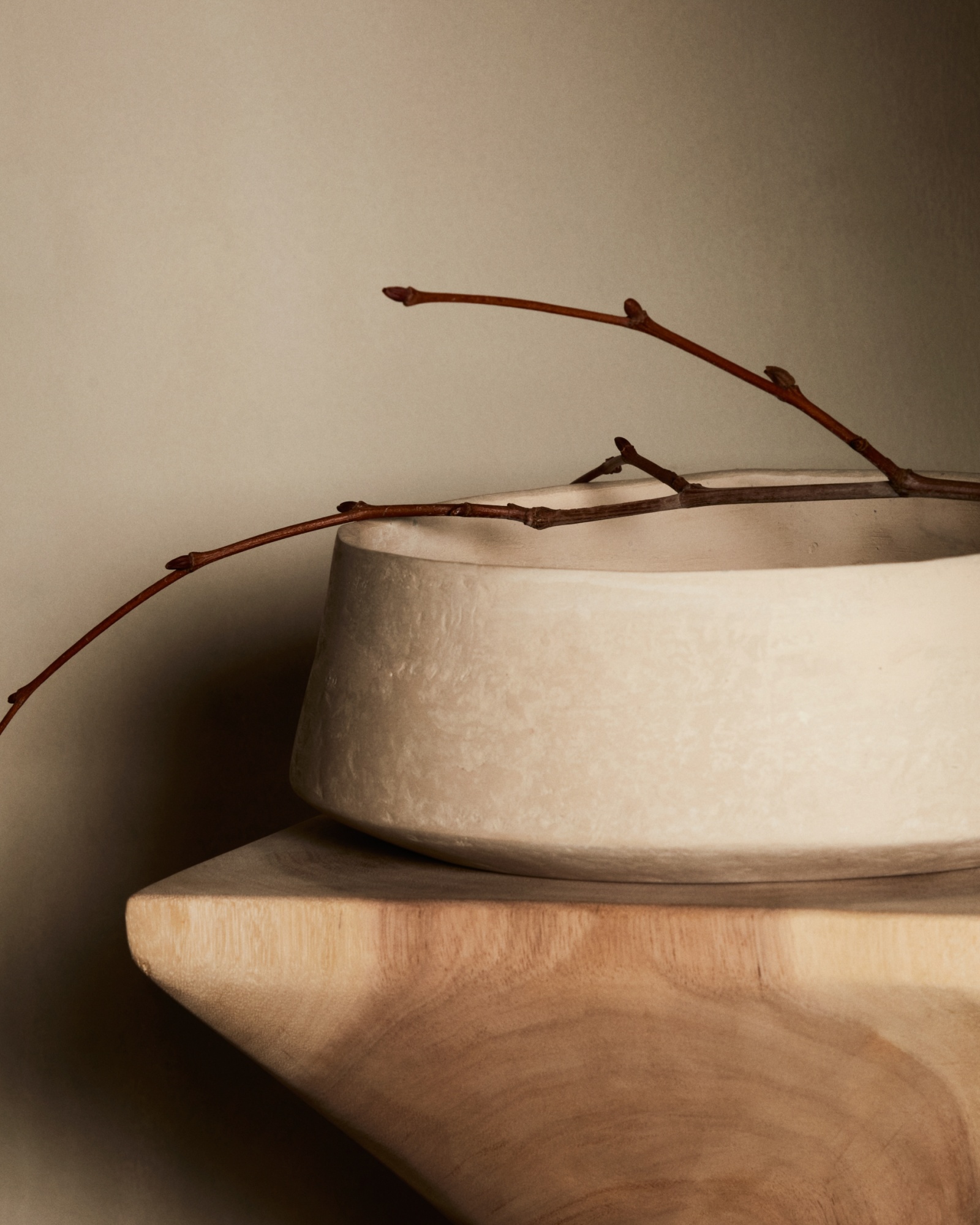 Приставной столик Hakon из массива альбиции La Forma (ex Julia Grup)