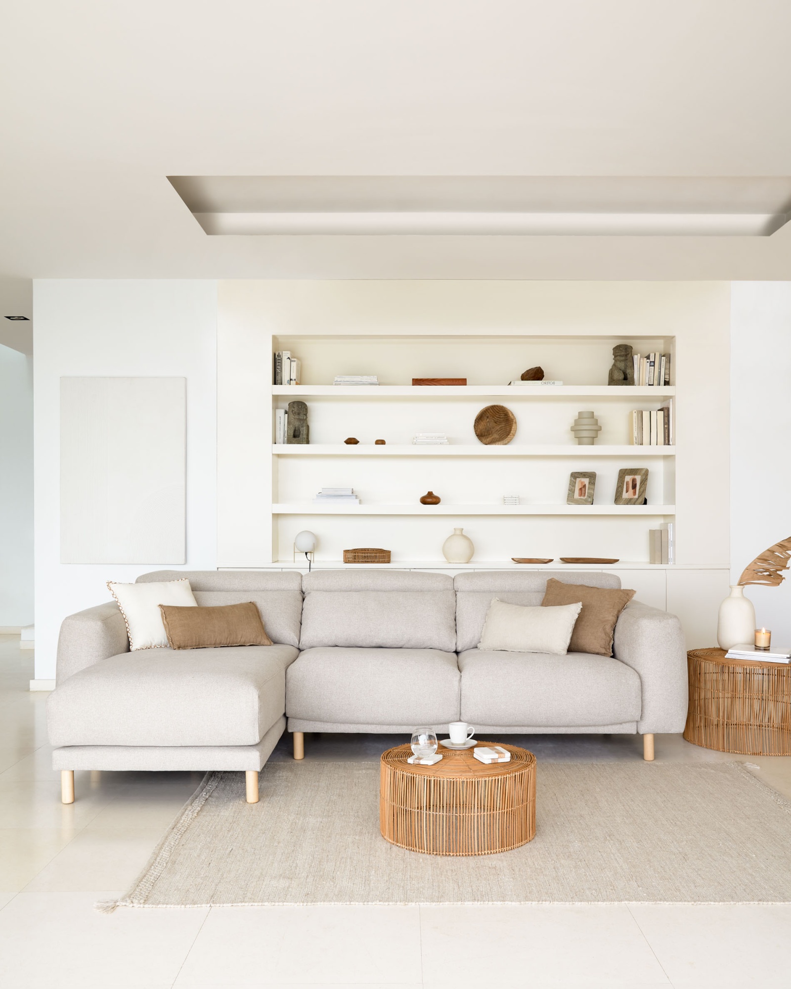 3-местный диван Singa с левым шезлонгом бежевого цвета 296 см La Forma (ex Julia Grup)