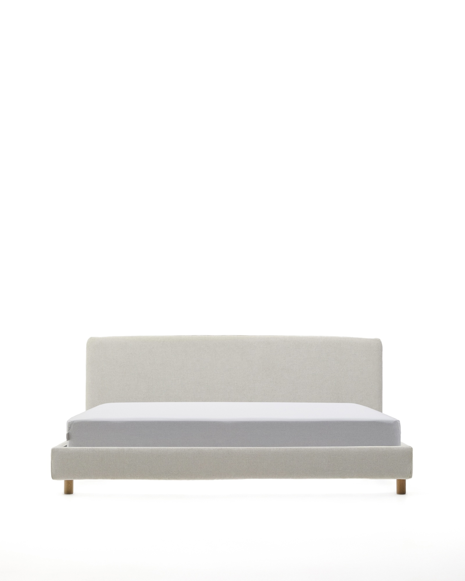 Кровать Valma из жемчужного шенилла со съемным чехлом для матраса 180 x 200 см La Forma (ex Julia Grup)