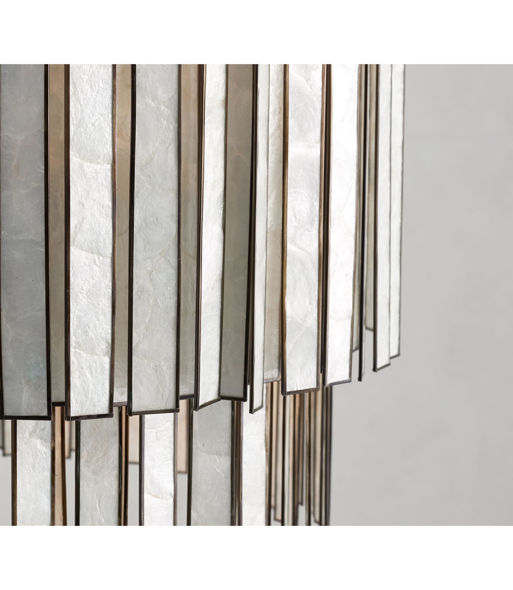 Чёрная круглая люстра Авиано Louvre Home LHLCH241023SWL