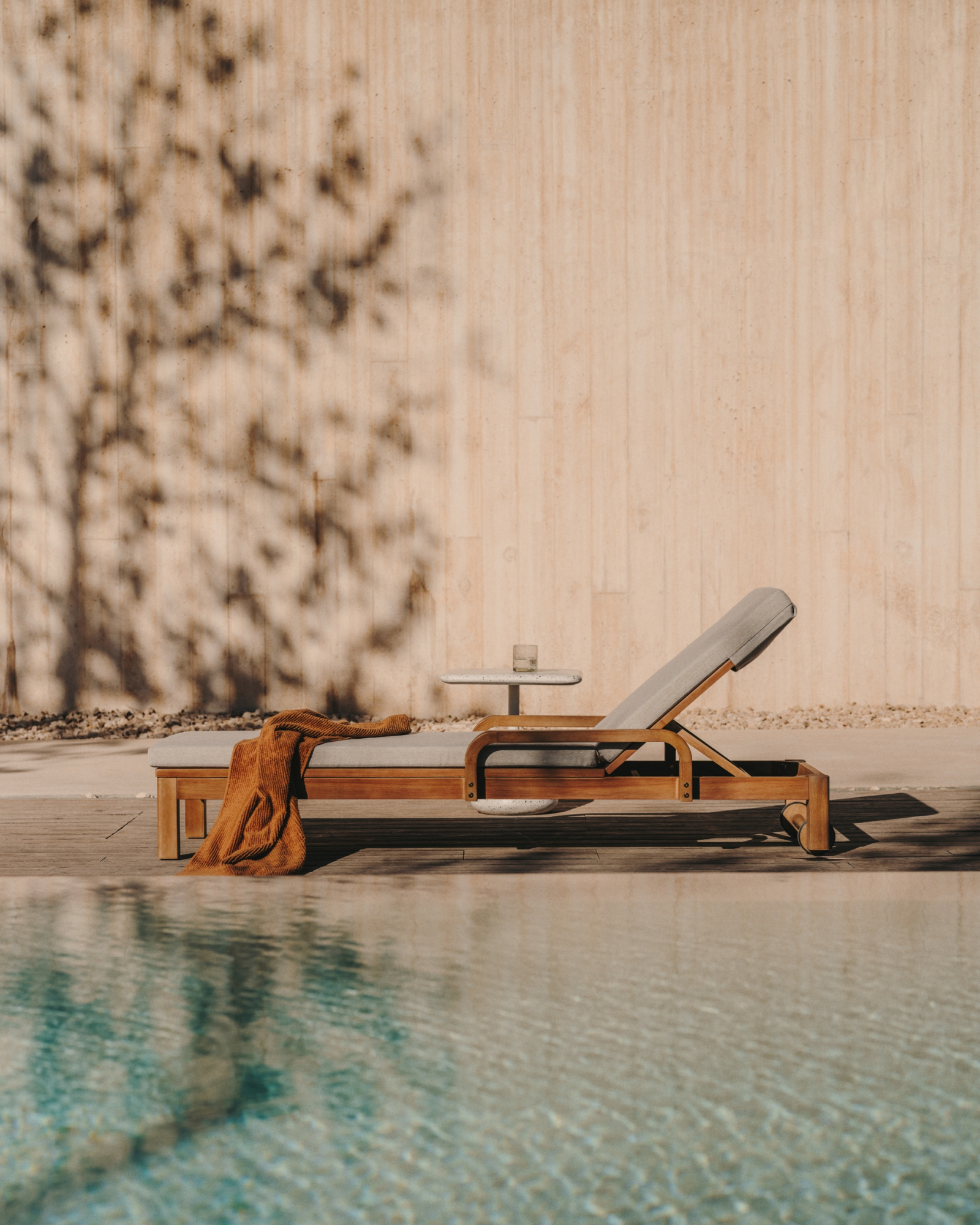 Шезлонг Sonsaura из массива эвкалипта La Forma (ex Julia Grup)