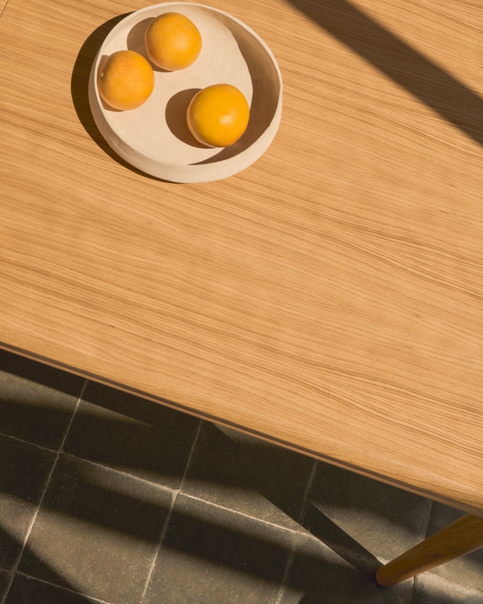 Раздвижной стол Lenon из натурального массива дуба и шпона 200(280)x90 La Forma (ex Julia Grup)