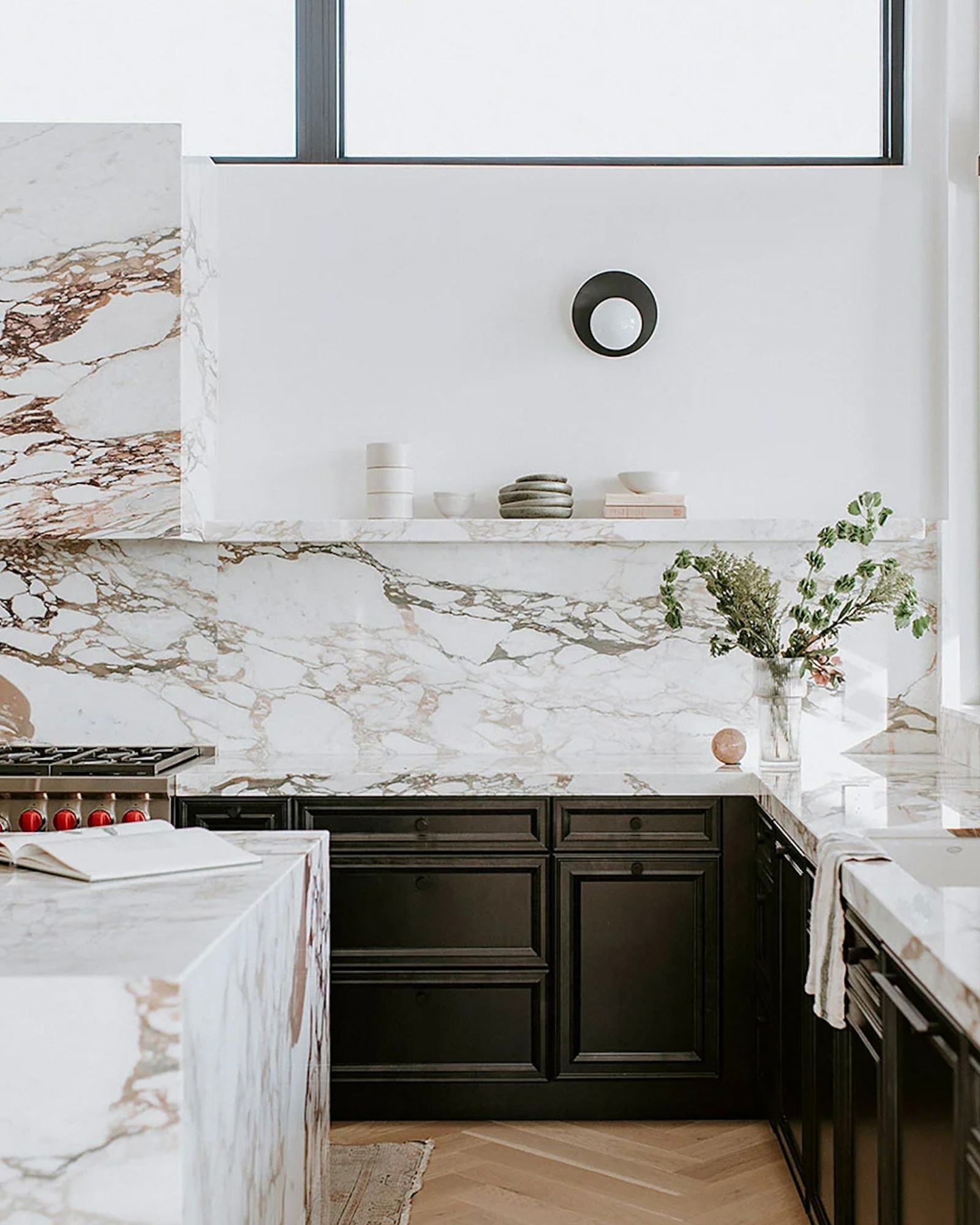 Чёрный настенный светильник Тео Louvre Home LHLSC370324SWL