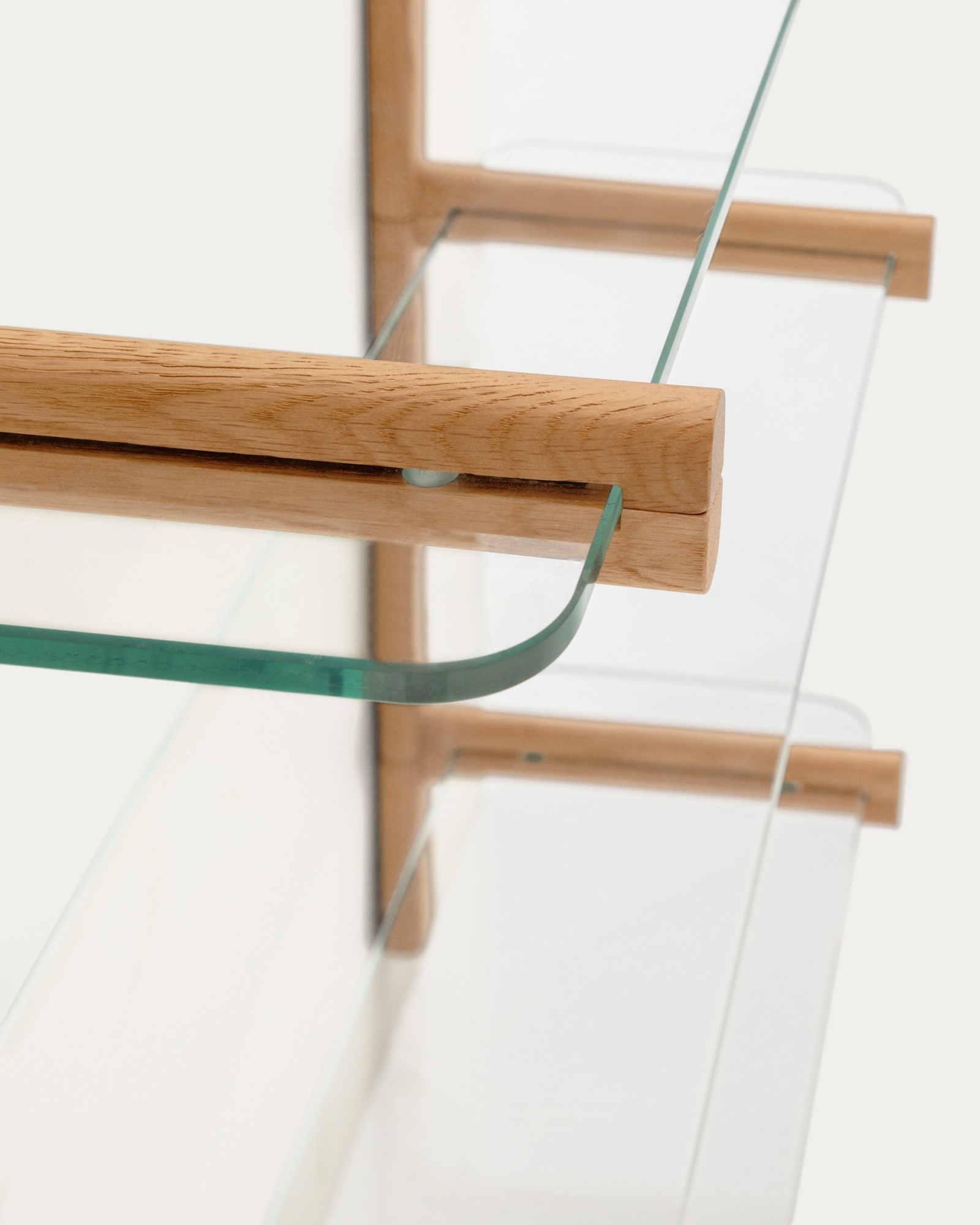 Модульная полка Sitra 3 стеклянные полки и каркас из массива дуба 110 см La Forma (ex Julia Grup)