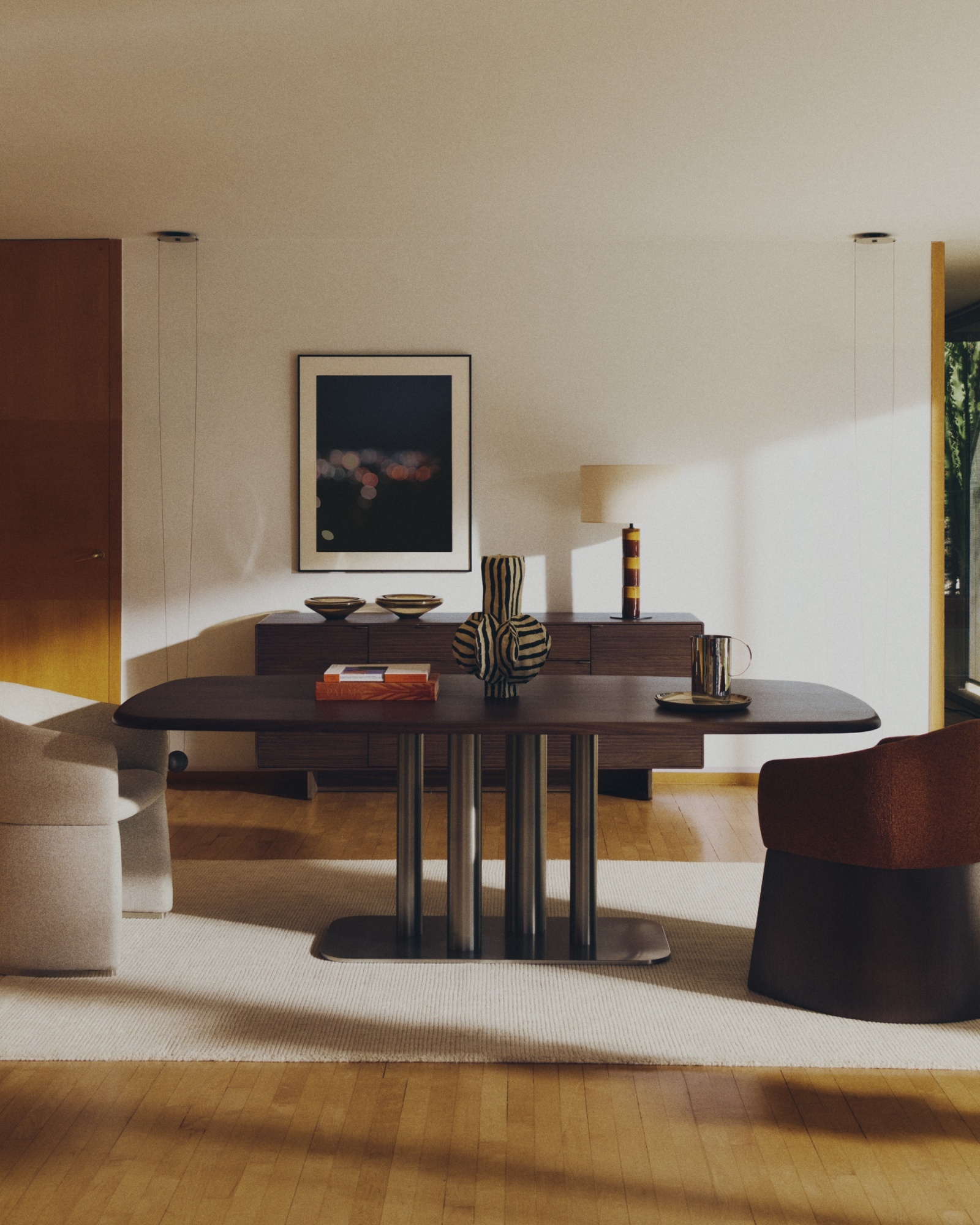 Стол Melvar из орехового шпона с основанием из матовой нержавеющей стали 220 x 110 La Forma (ex Julia Grup)