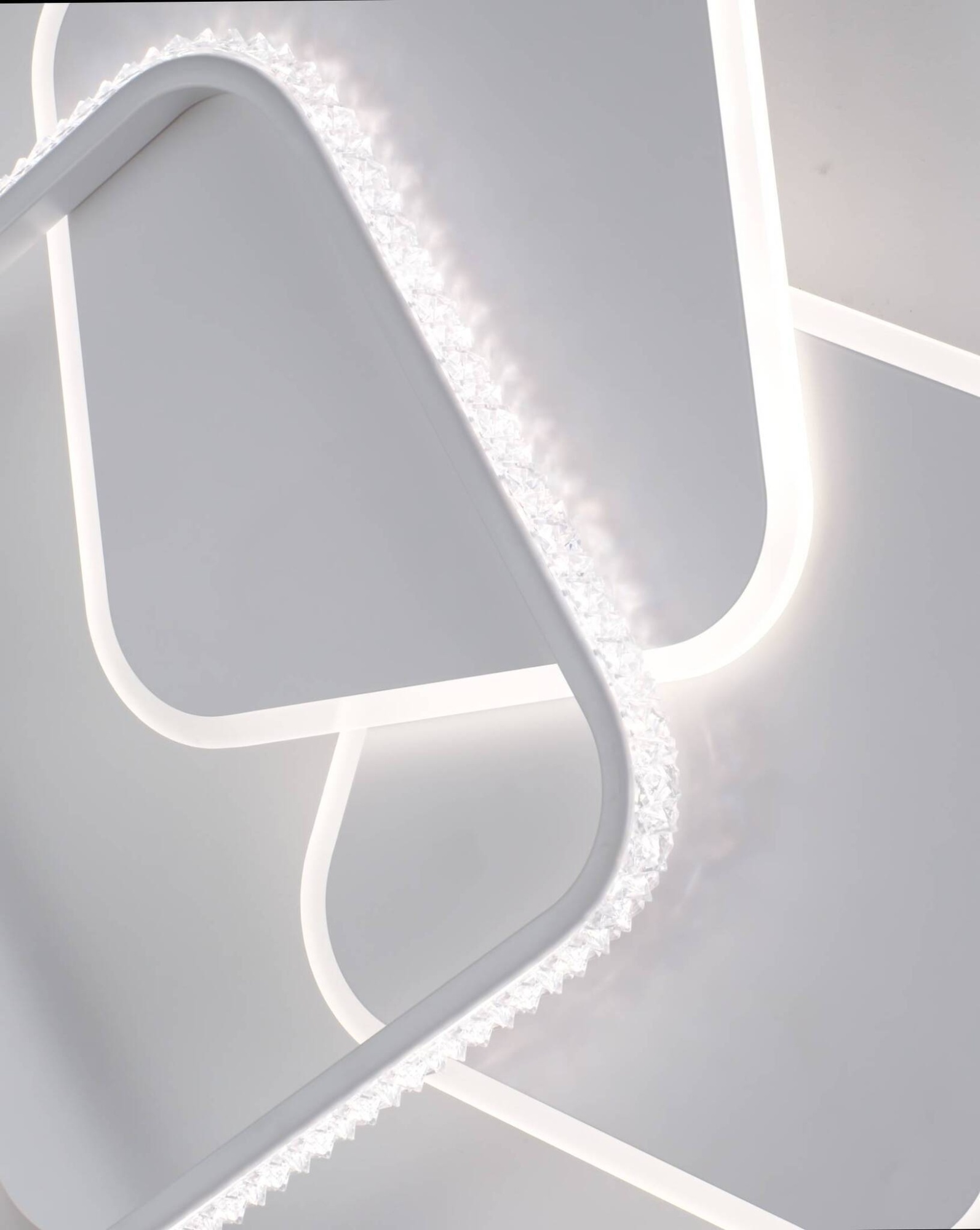 Светодиодный потолочный светильник с пультом Moderli V2900-WL Lira LED 130W